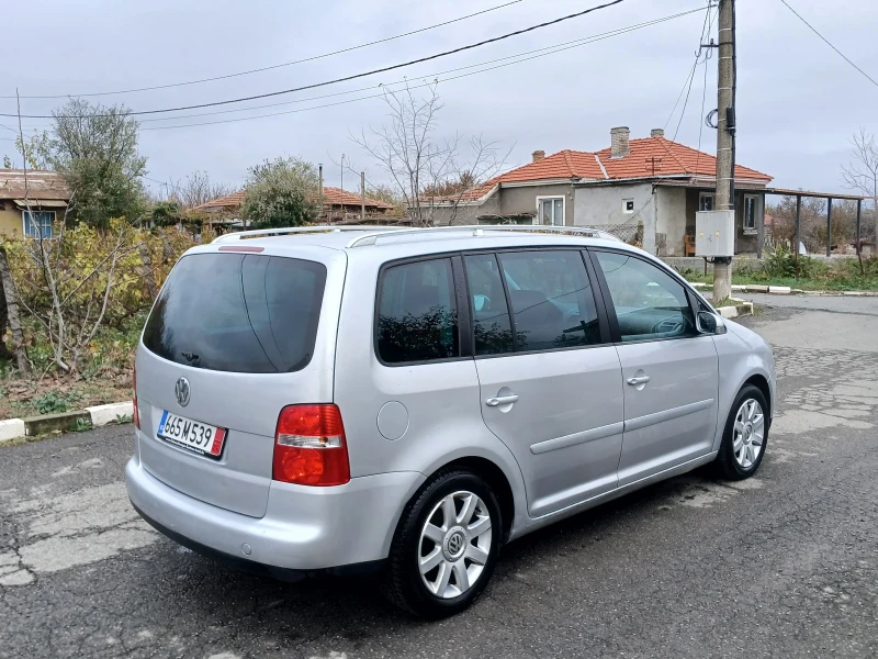 VW Touran 2.0i 7местен , снимка 2 - Автомобили и джипове - 47965673