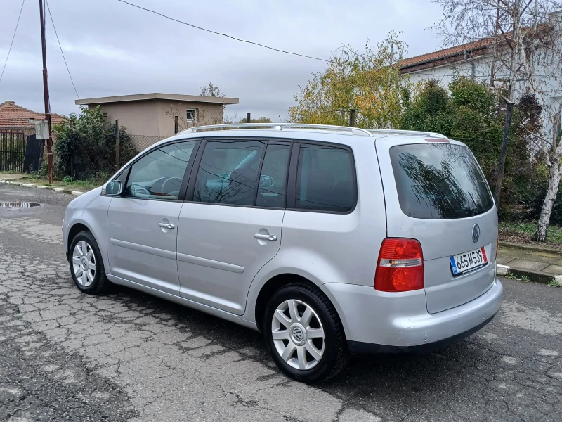 VW Touran 2.0i 7местен , снимка 4 - Автомобили и джипове - 47965673