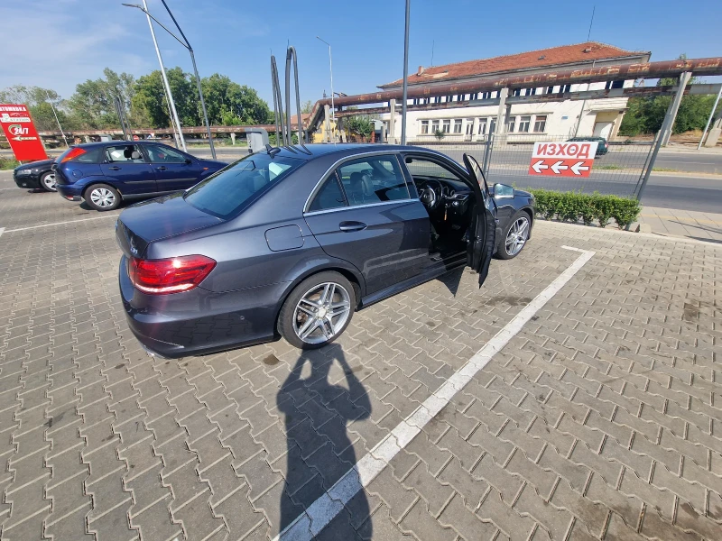 Mercedes-Benz E 220, снимка 4 - Автомобили и джипове - 49164434