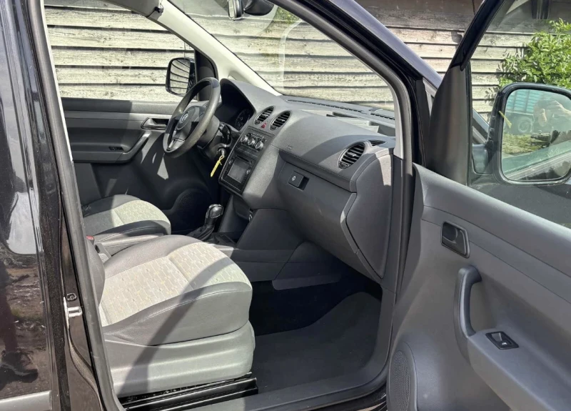 VW Caddy 1.6 DSG, снимка 7 - Автомобили и джипове - 52150863