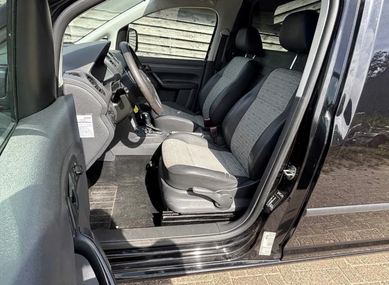 VW Caddy 1.6 DSG, снимка 6 - Автомобили и джипове - 52150863