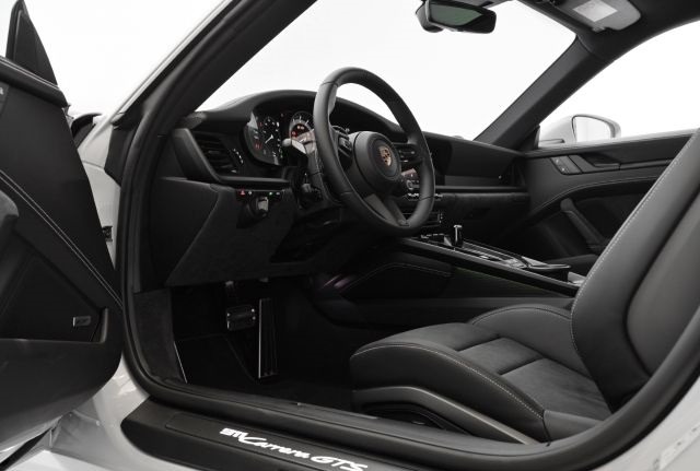 Porsche 911 Carrera GTS = Carbon= Гаранция, снимка 10 - Автомобили и джипове - 46007844