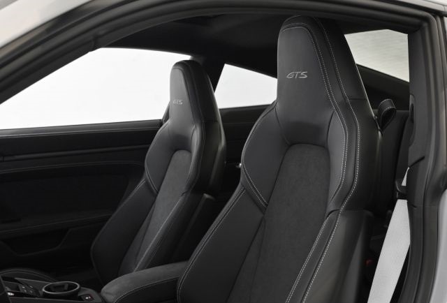 Porsche 911 Carrera GTS = Carbon= Гаранция, снимка 9 - Автомобили и джипове - 46007844