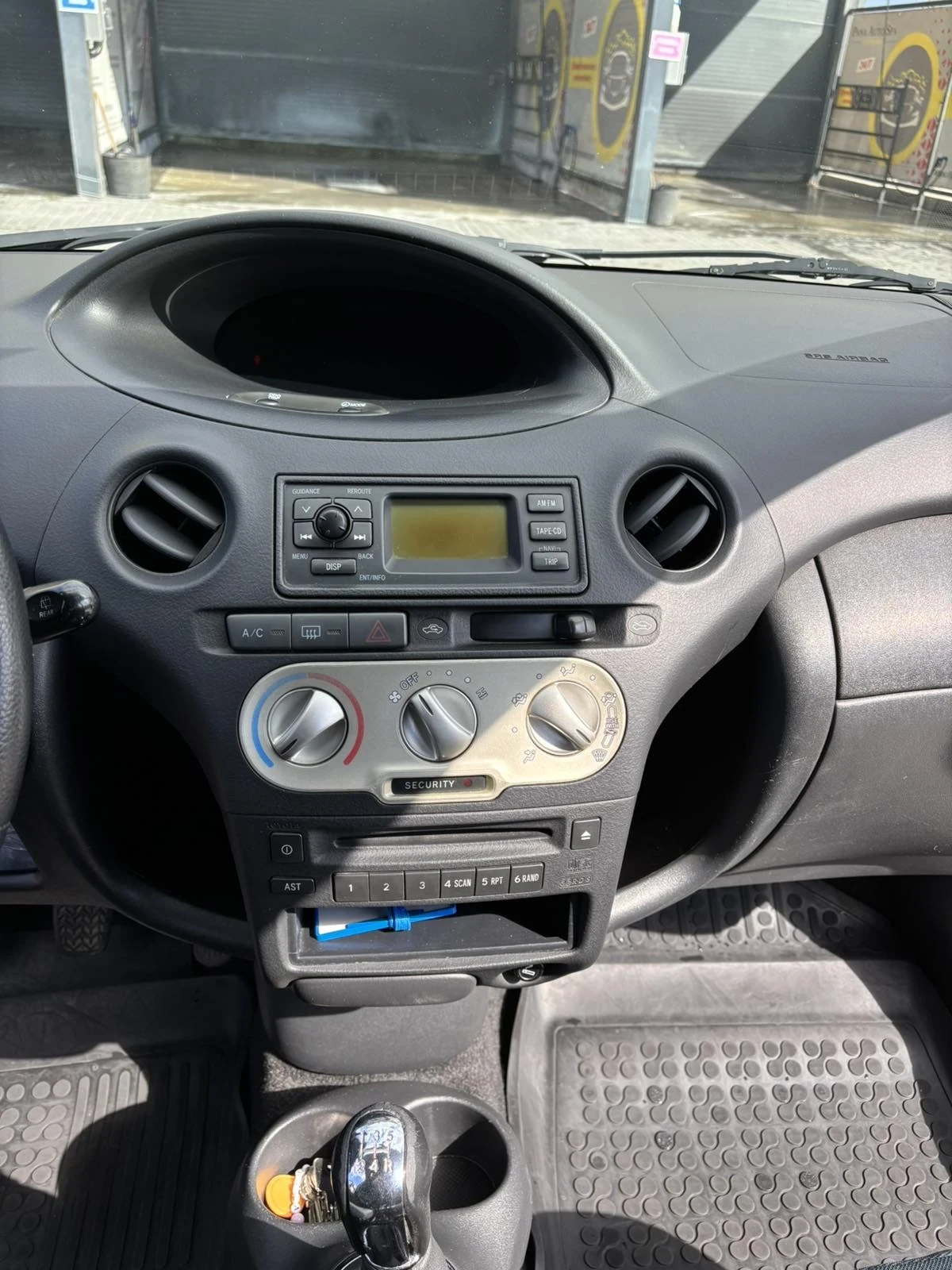 Toyota Yaris 1.0 VVT-i - изображение 7