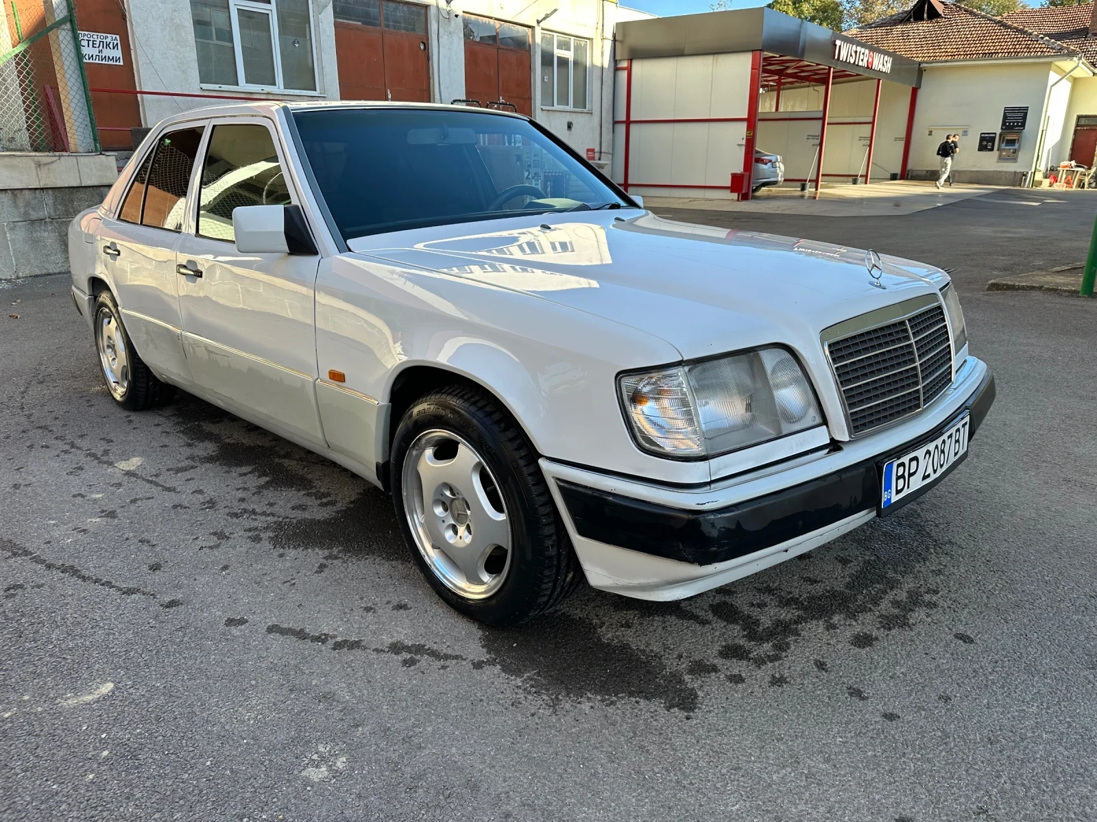 Mercedes-Benz E 200 2.0 - изображение 4