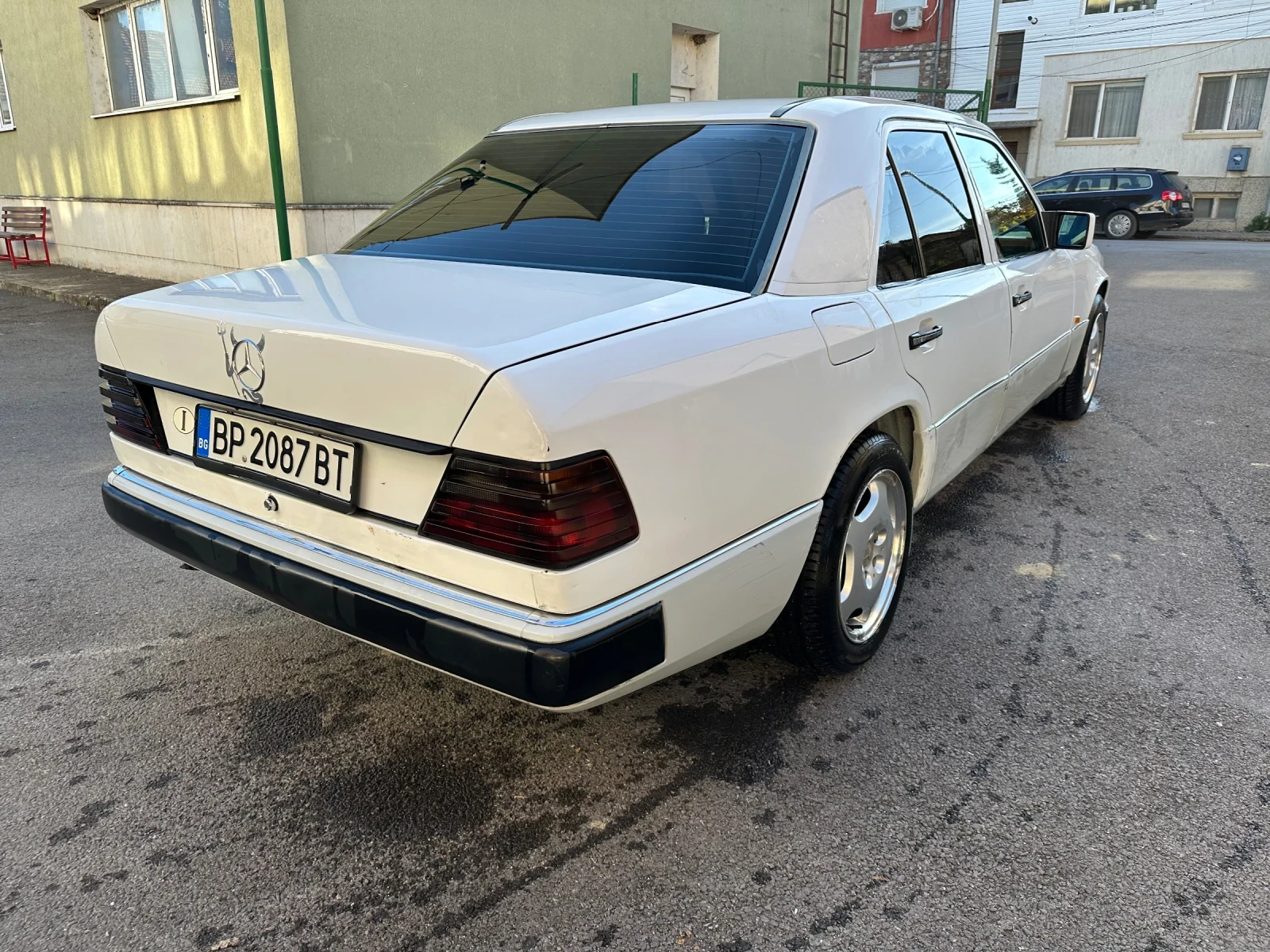 Mercedes-Benz E 200 2.0 - изображение 3