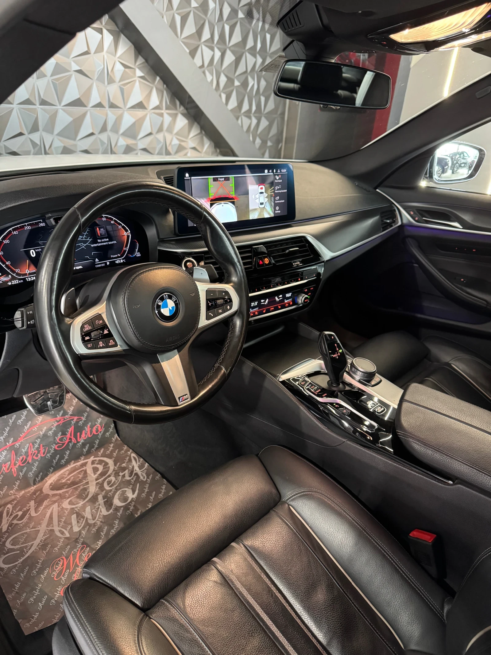 BMW 530 d xDrive * M PACKET* HEAD UP * ШИБЕДАХ* 360 Камера - изображение 8