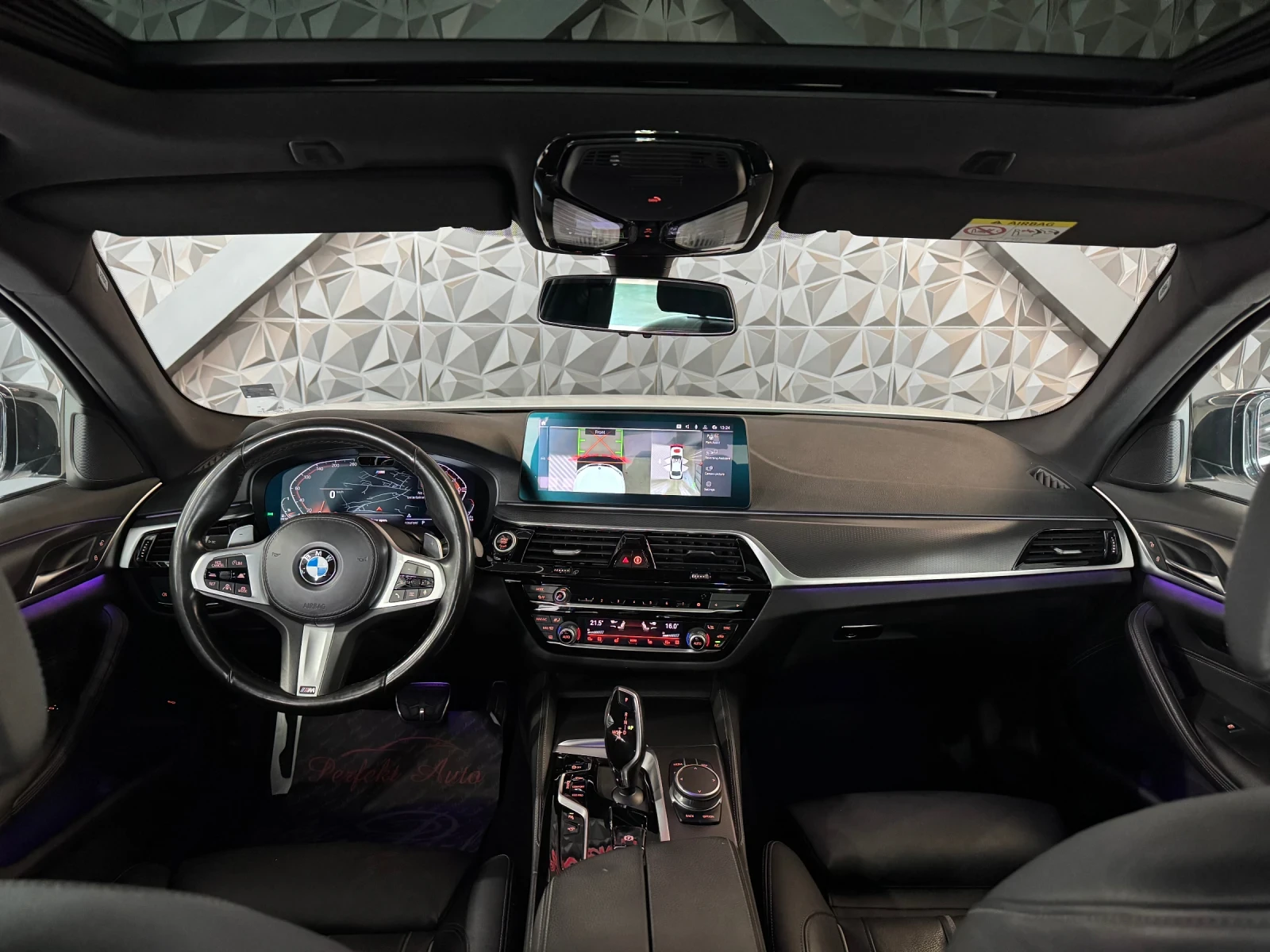 BMW 530 d xDrive * M PACKET* HEAD UP * ШИБЕДАХ* 360 Камера - изображение 7