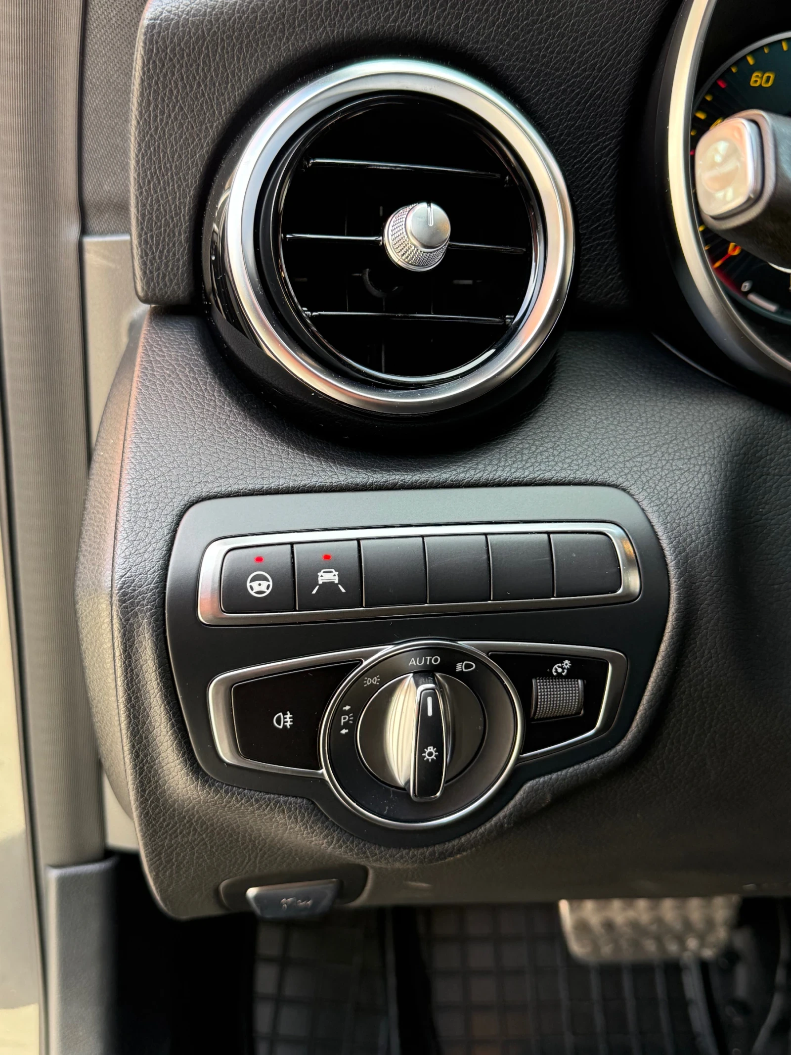 Mercedes-Benz C 200 AMG 4MATIC SWISS Сервизна история - изображение 10