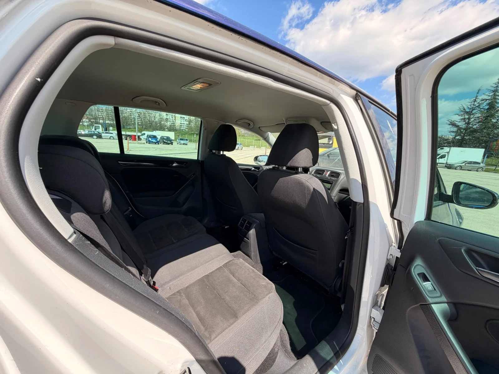 VW Golf 1.6 tdi 105 автоматик, снимка 7 - Автомобили и джипове - 54125959