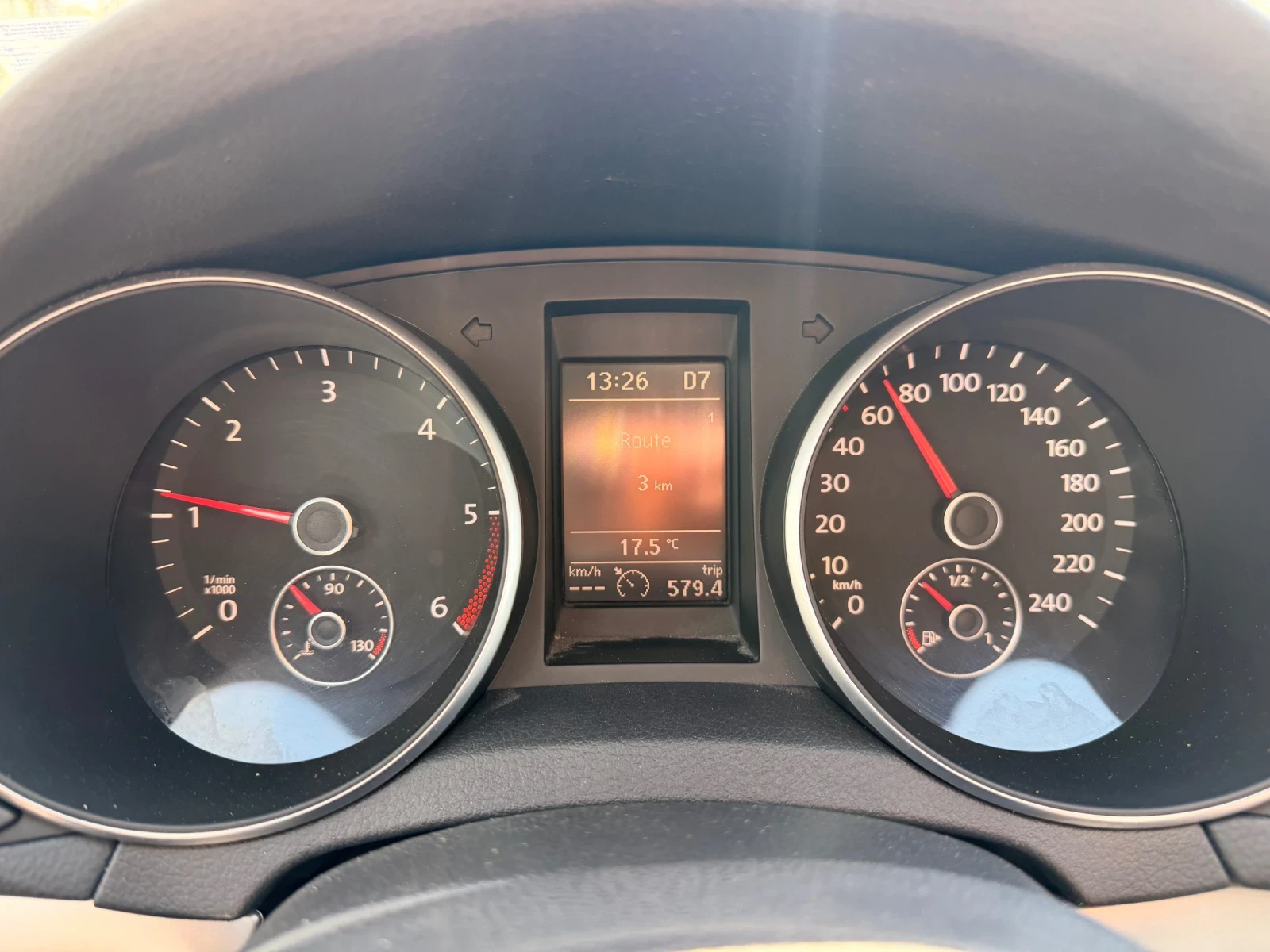 VW Golf 1.6 tdi 105 автоматик, снимка 17 - Автомобили и джипове - 54125959