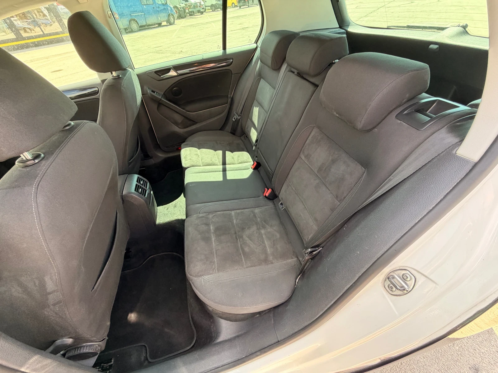 VW Golf 1.6 tdi 105 автоматик, снимка 6 - Автомобили и джипове - 54125959