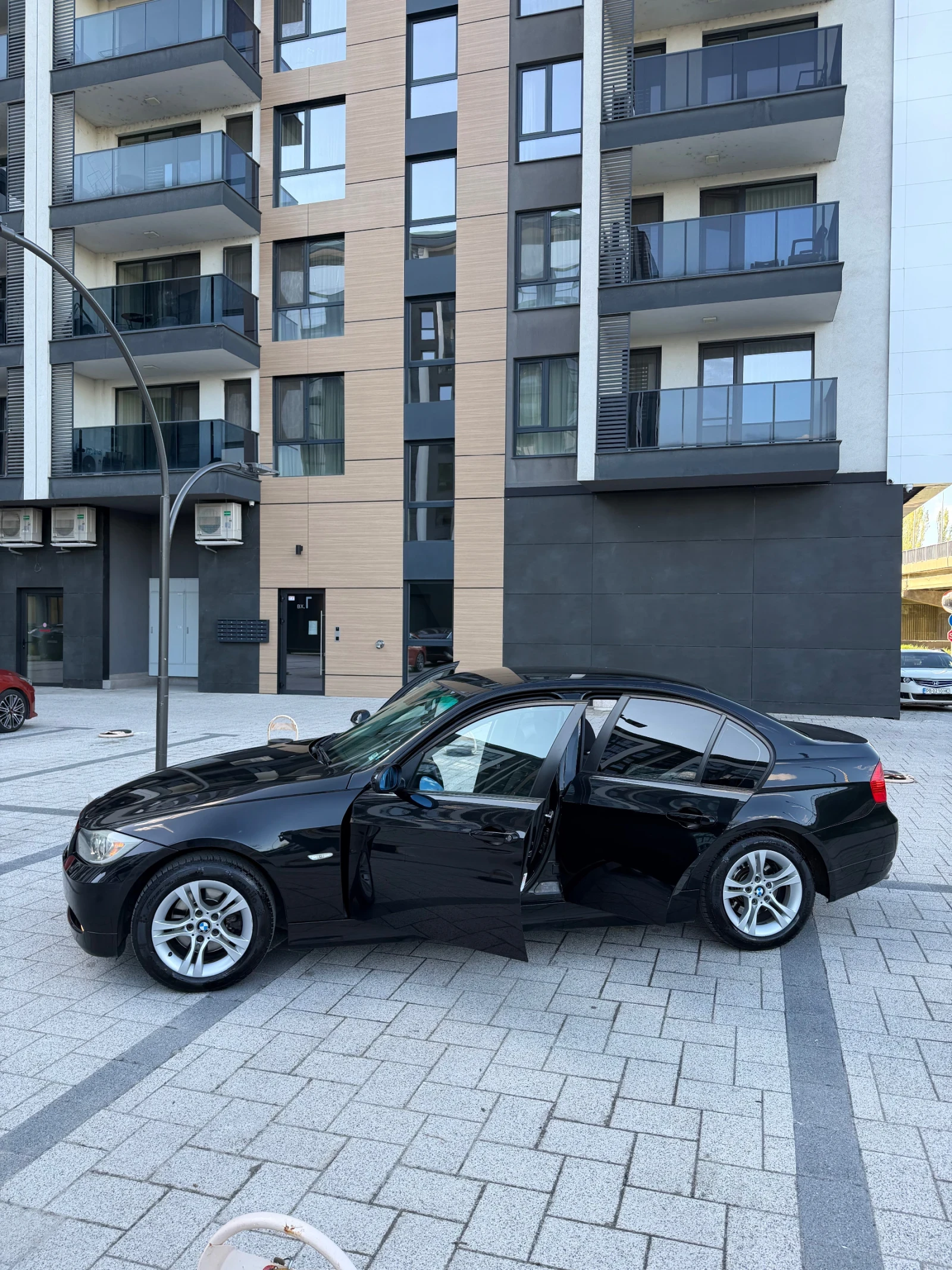 BMW 320 Фейс Мотор N47 177.кс, снимка 2 - Автомобили и джипове - 54295434