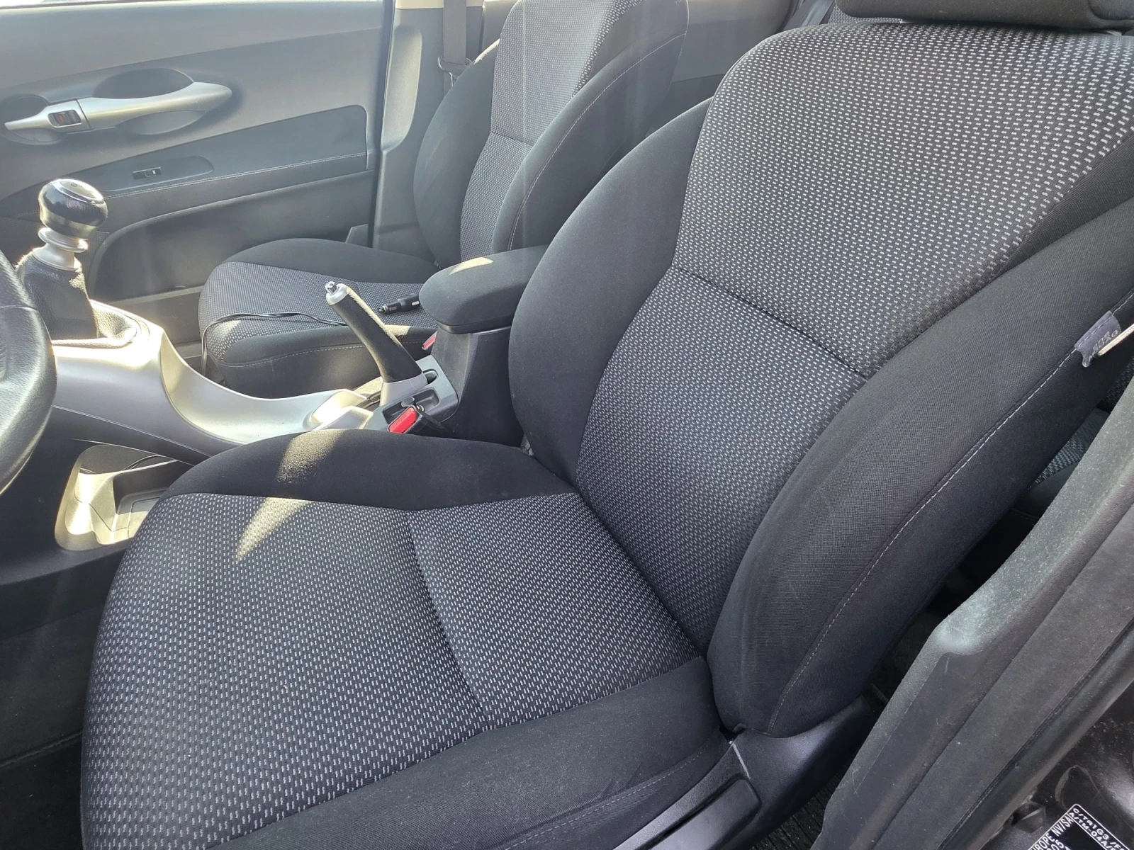 Toyota Auris 1.6 I FACELIFT/ цвят графит с климатроник, снимка 11 - Автомобили и джипове - 54743107