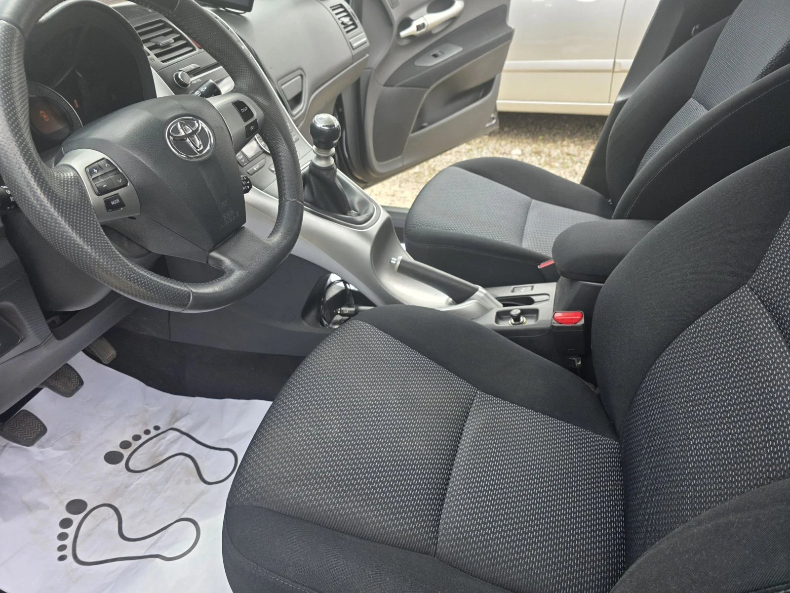 Toyota Auris 1.6 I FACELIFT, климатроник, мултиволан, темпомат, снимка 10 - Автомобили и джипове - 54743107