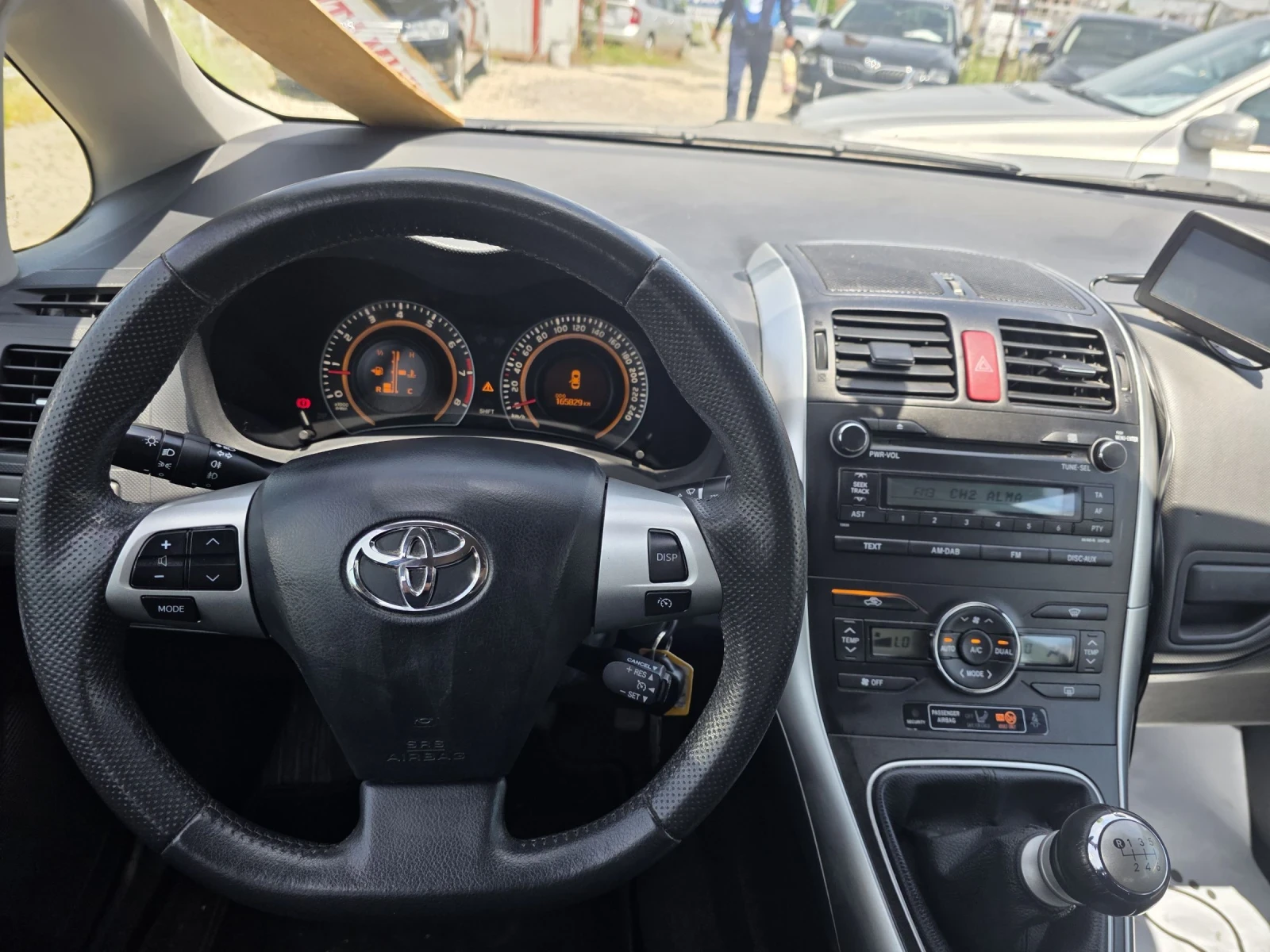 Toyota Auris 1.6 I FACELIFT/ цвят графит с климатроник, снимка 9 - Автомобили и джипове - 54743107