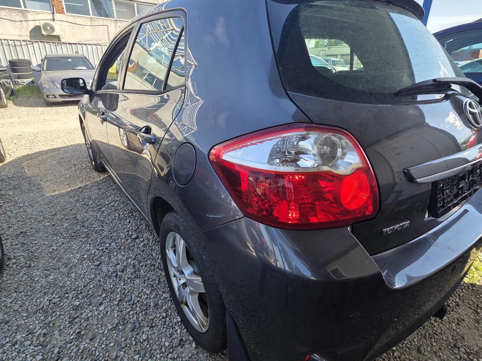 Toyota Auris 1.6 I FACELIFT/ цвят графит с климатроник, снимка 4 - Автомобили и джипове - 54743107