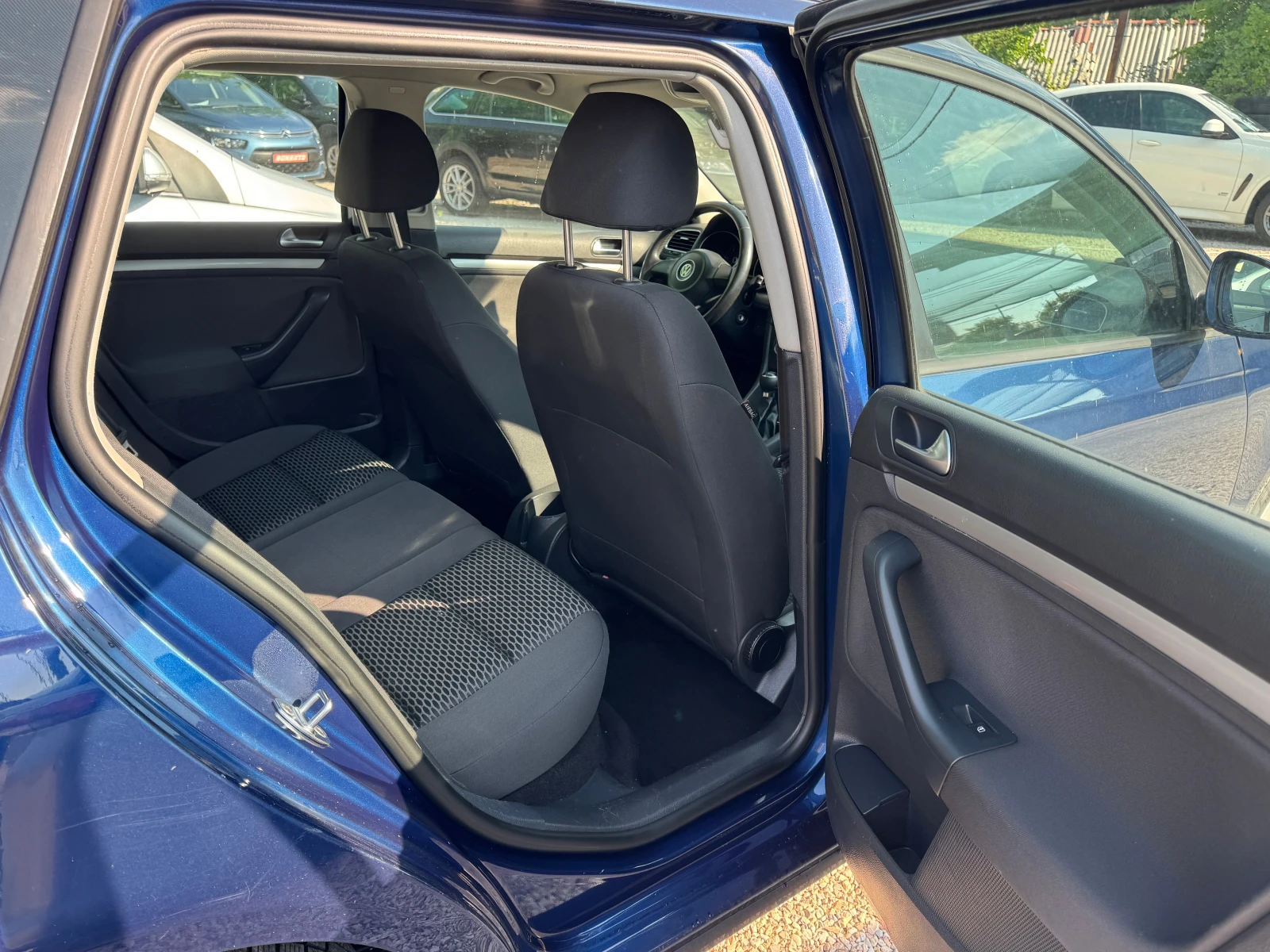 VW Golf 1.6TDI-105кс., снимка 14 - Автомобили и джипове - 55303401