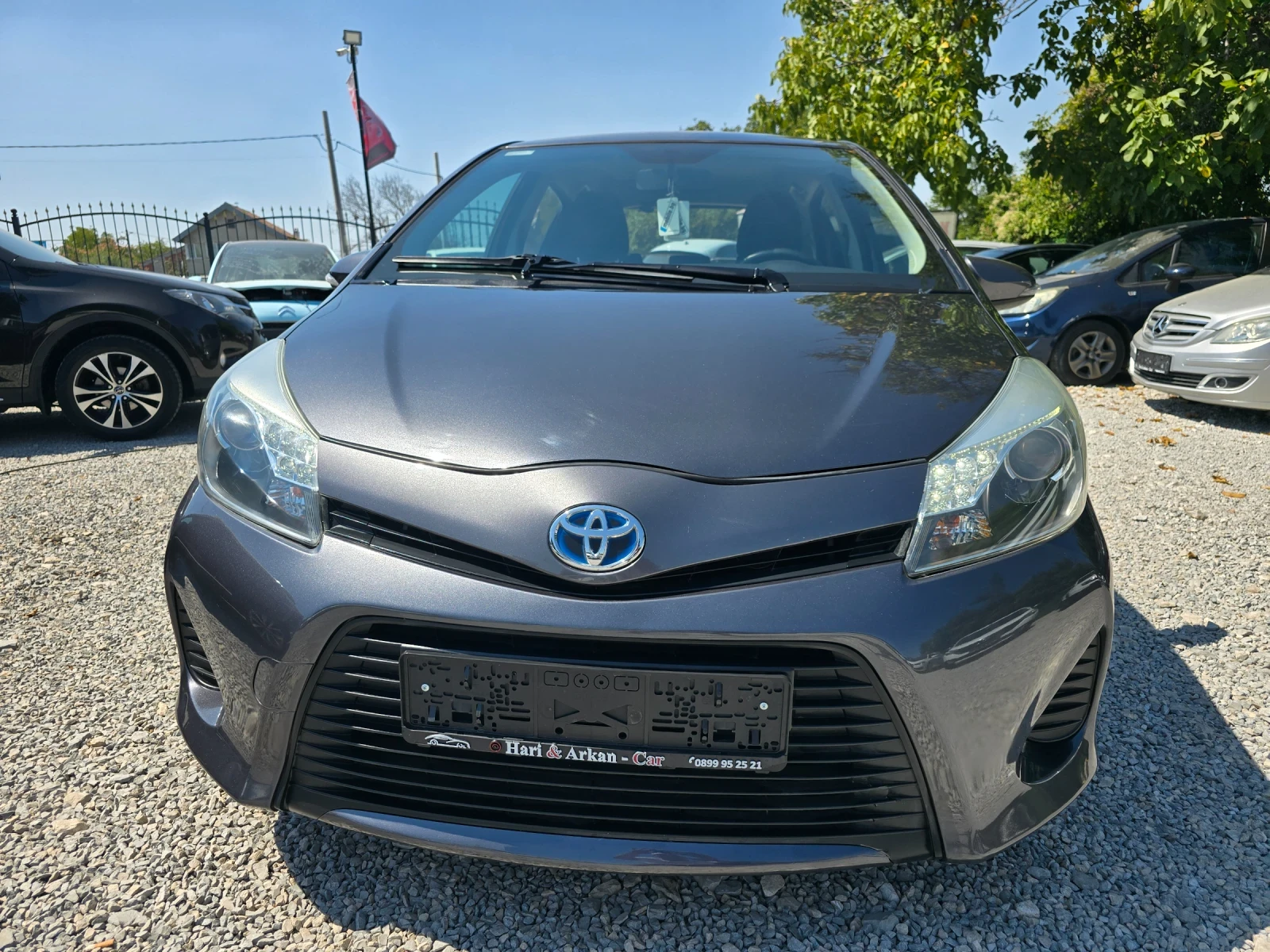 Toyota Yaris 1.5HYBRID-AВТОМАТИК-НАВИГАЦИЯ, снимка 2 - Автомобили и джипове - 55724362