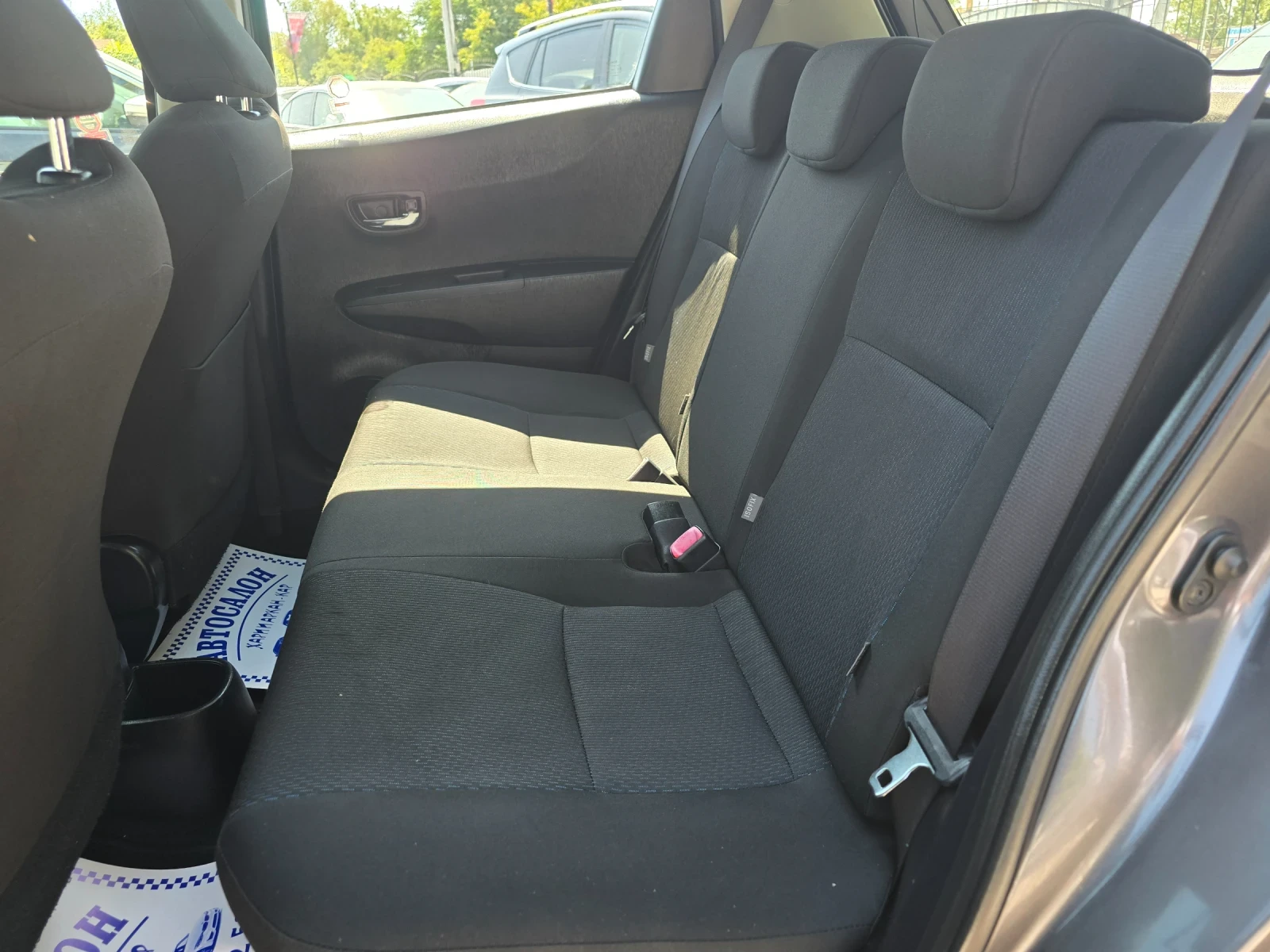 Toyota Yaris 1.5HYBRID-AВТОМАТИК-НАВИГАЦИЯ, снимка 13 - Автомобили и джипове - 55724362