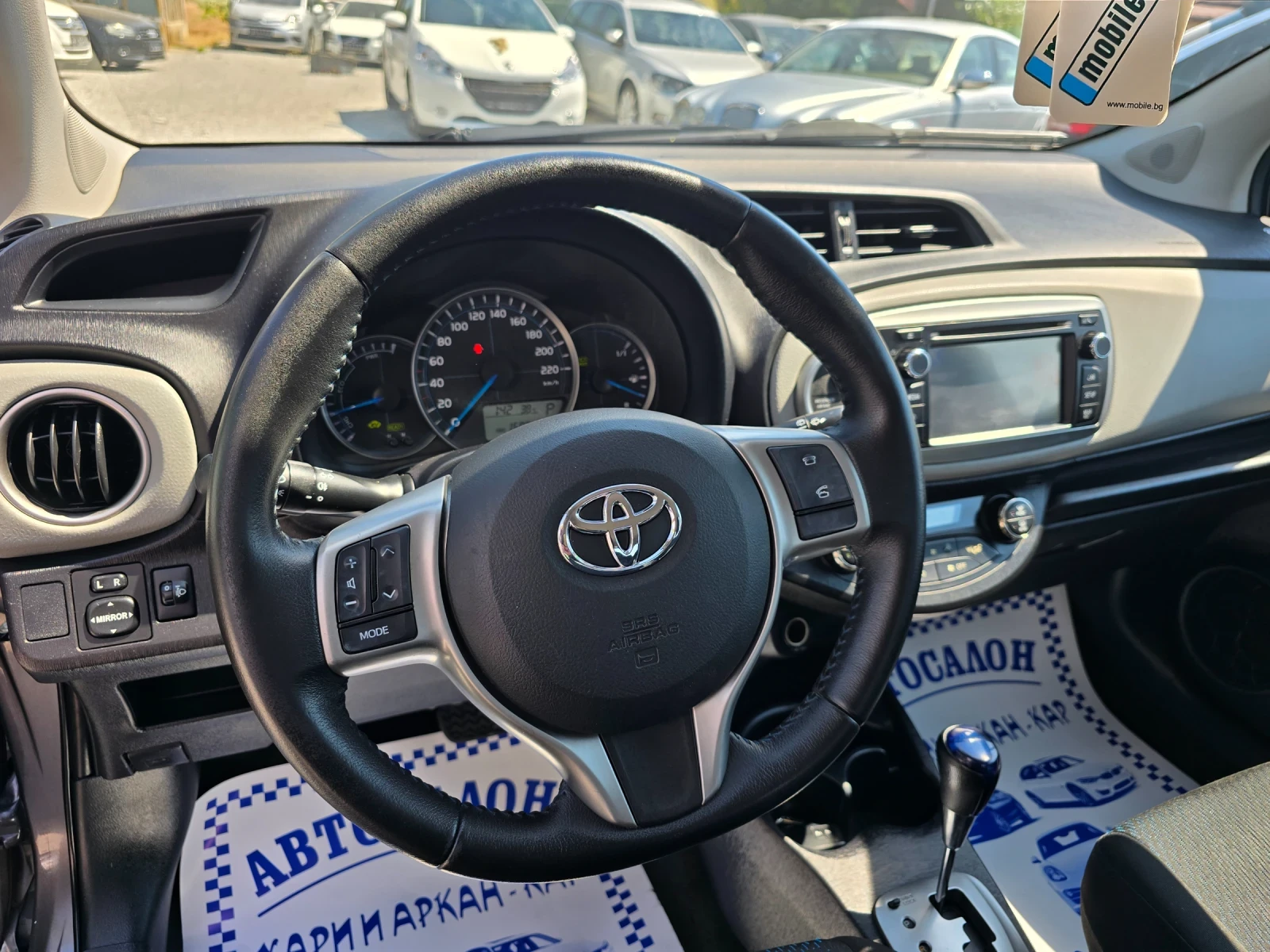 Toyota Yaris 1.5HYBRID-AВТОМАТИК-НАВИГАЦИЯ, снимка 10 - Автомобили и джипове - 55724362