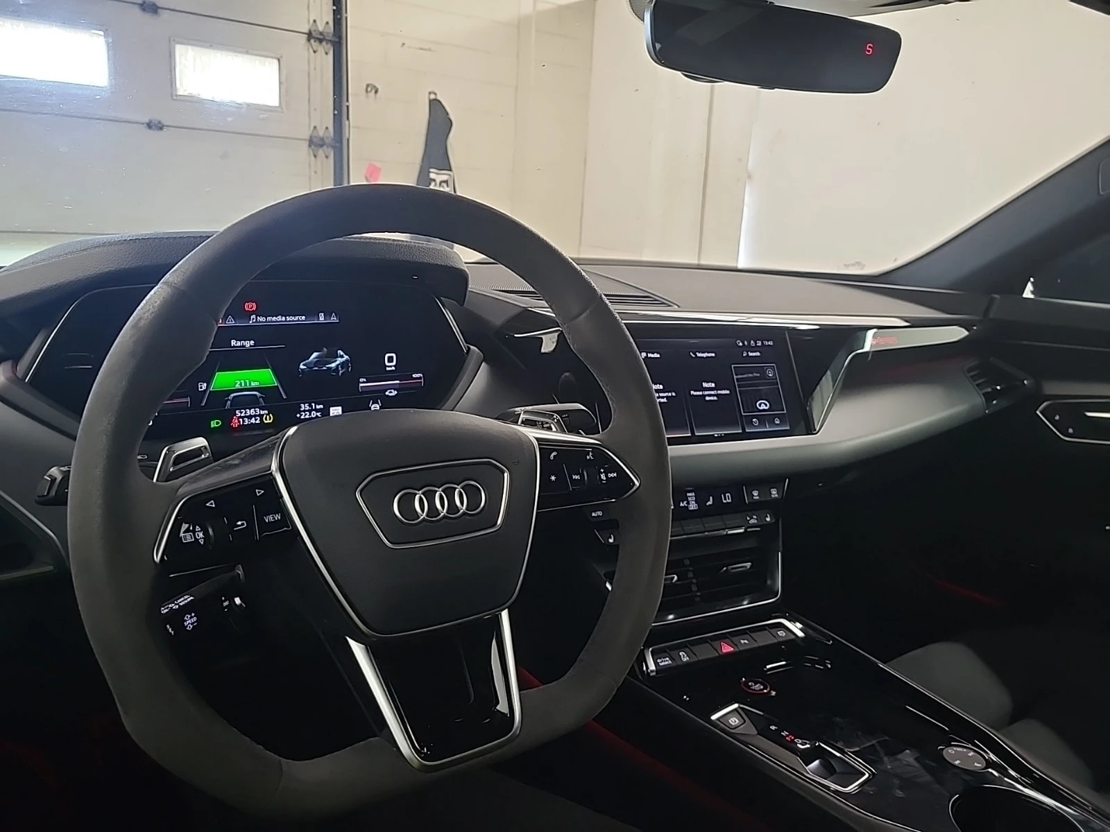 Audi E-Tron GT QUATTRO / MATRIX / 2 КЛЮЧА / 2 ЧИФТА ГУМИ, снимка 12 - Автомобили и джипове - 55847111