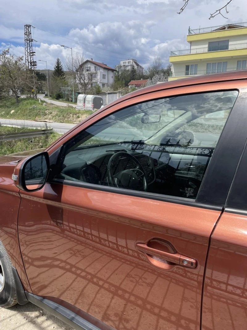 Mitsubishi Outlander 3.0V6, снимка 7 - Автомобили и джипове - 48107484