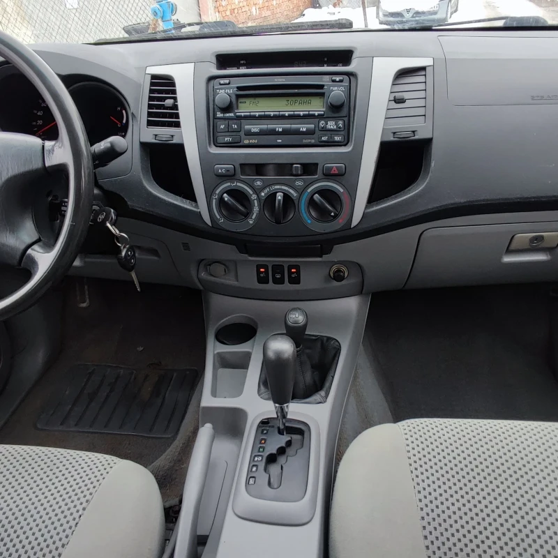 Toyota Hilux 3.0* D-4D* AVTOMAT* KLIMA* , снимка 12 - Автомобили и джипове - 48690421