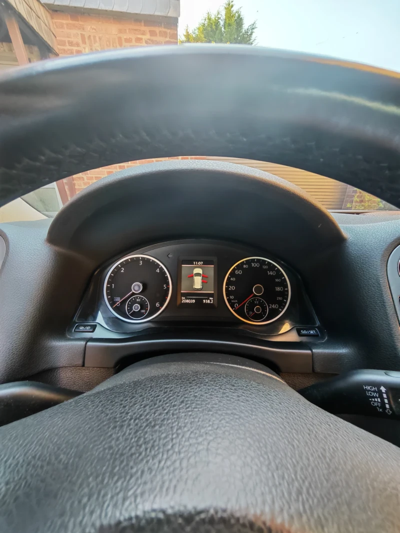 VW Tiguan, снимка 10 - Автомобили и джипове - 51864737