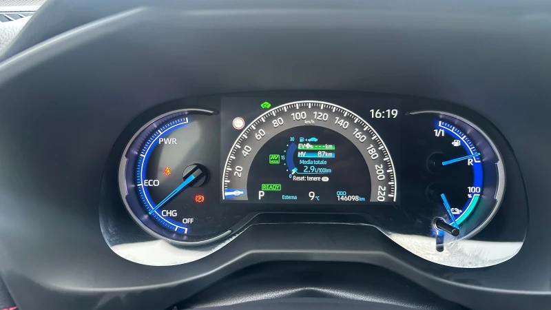 Toyota Rav4 2.5 Plug-In Hybrid 4x4, снимка 14 - Автомобили и джипове - 53098927