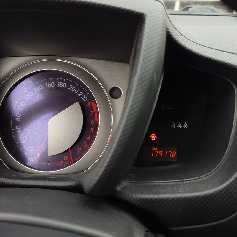 Toyota Urban Cruiser 1.3I, снимка 7 - Автомобили и джипове - 53504435