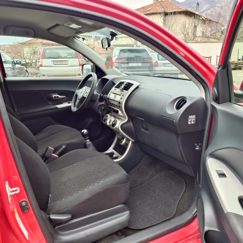 Toyota Urban Cruiser 1.3I, снимка 9 - Автомобили и джипове - 53504435