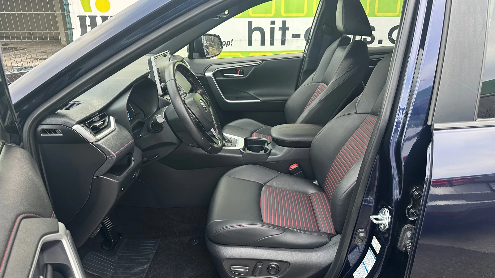 Toyota Rav4 2.5 Plug-In Hybrid 4x4 - изображение 8