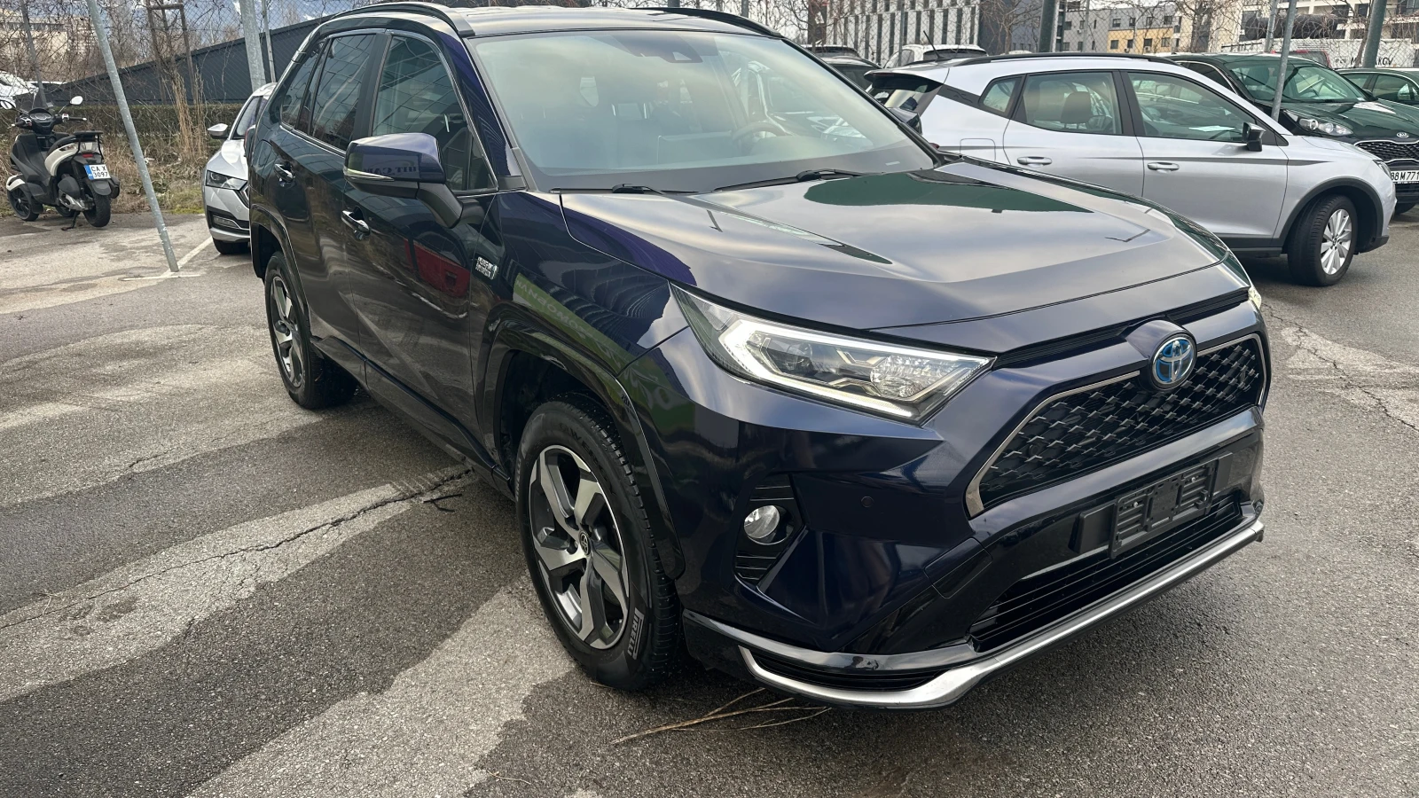 Toyota Rav4 2.5 Plug-In Hybrid 4x4 - изображение 2