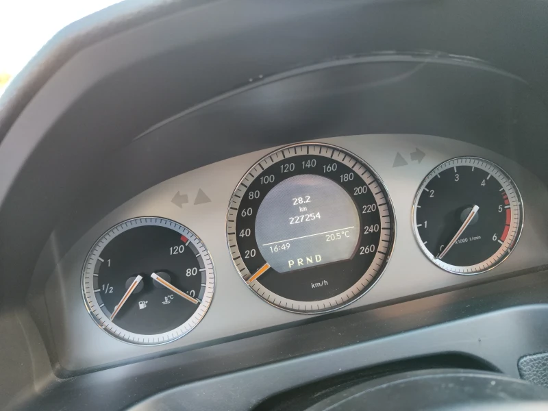 Mercedes-Benz C 320, снимка 10 - Автомобили и джипове - 48712279