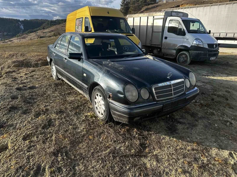 Mercedes-Benz E 290, снимка 4 - Автомобили и джипове - 48913290