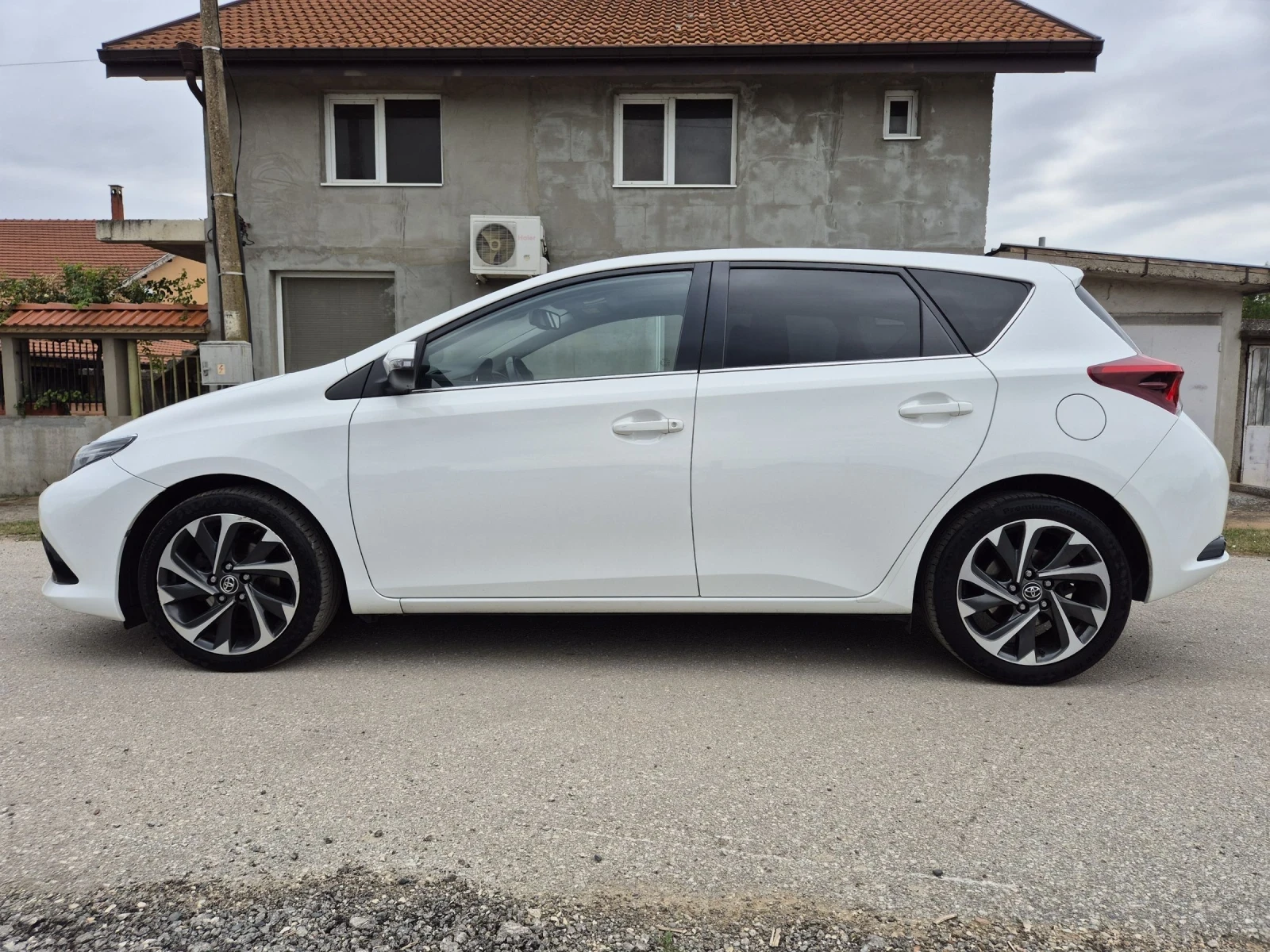 Toyota Auris 1.2t АВТОМАТ FACE LIFT  - изображение 8