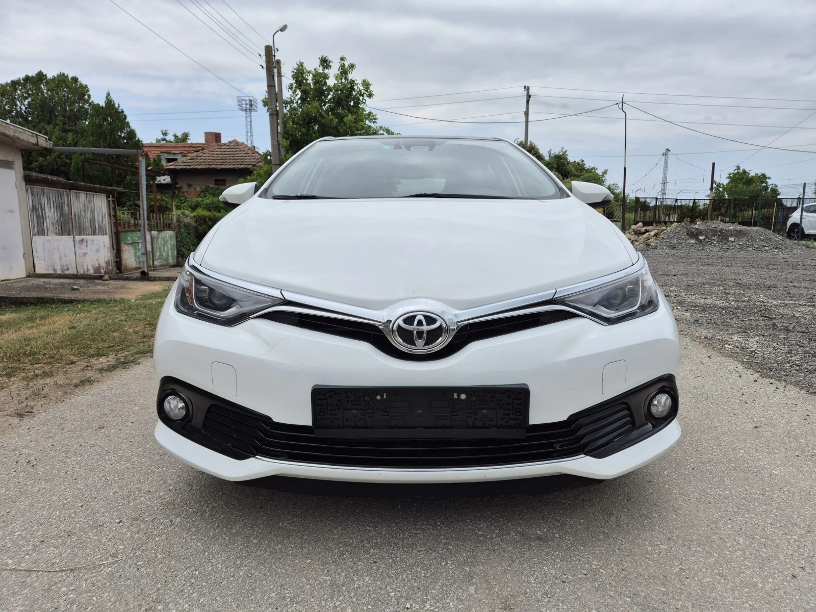 Toyota Auris 1.2t АВТОМАТ FACE LIFT  - изображение 2