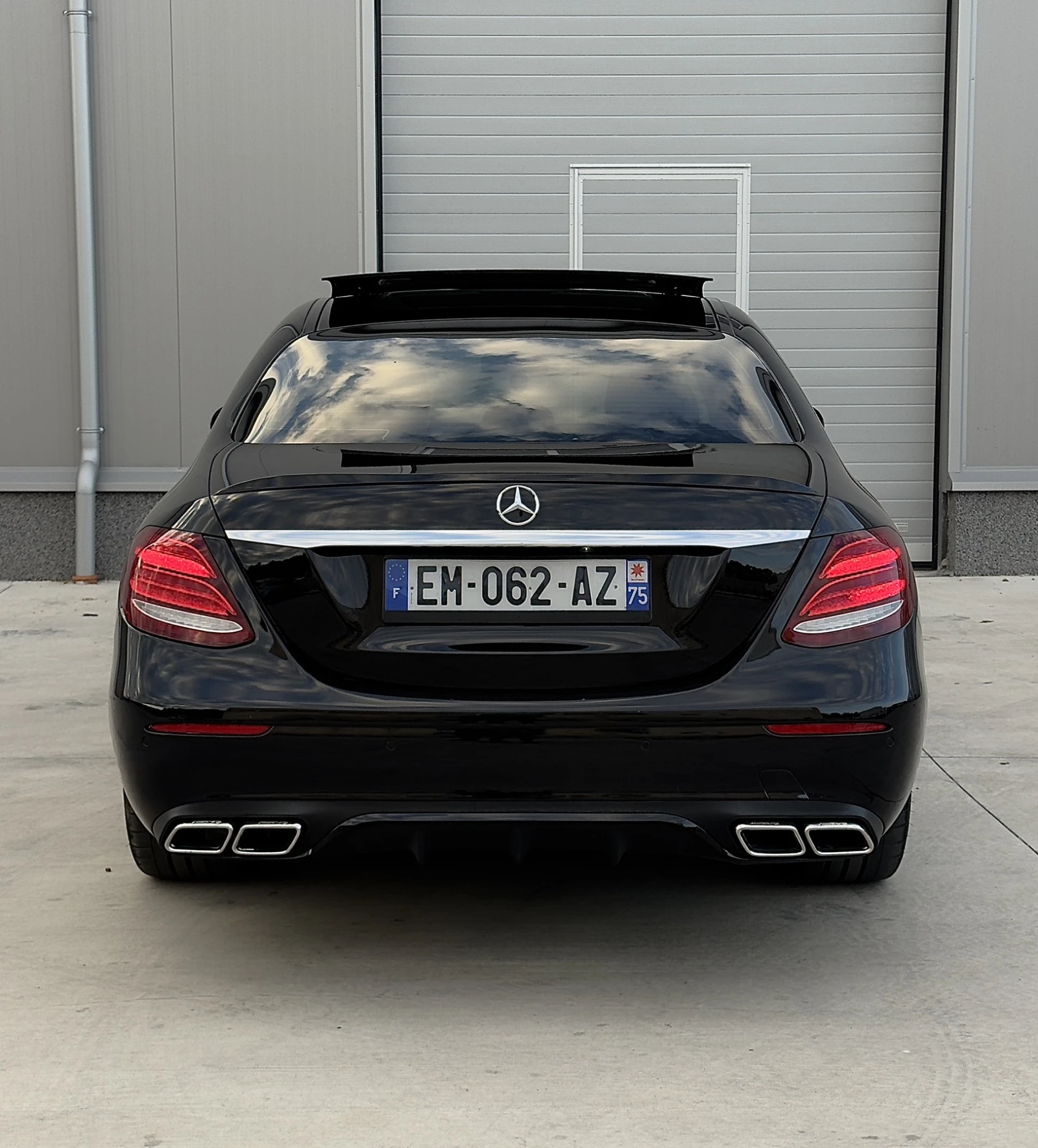 Mercedes-Benz E 220 2.2 AMG / PANORAMA / 360 / DIGITAL / BURMESTER - изображение 4