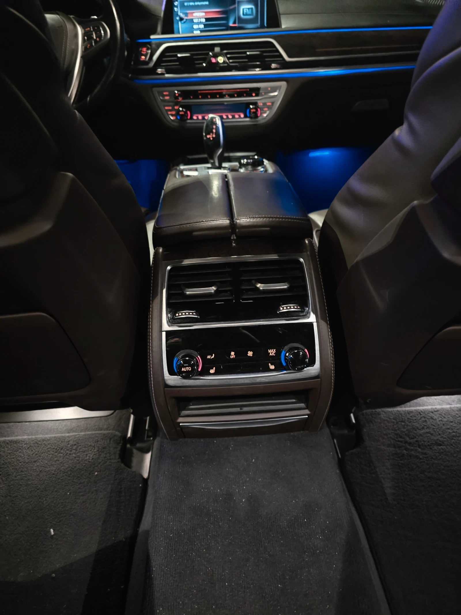 BMW 750  - изображение 8