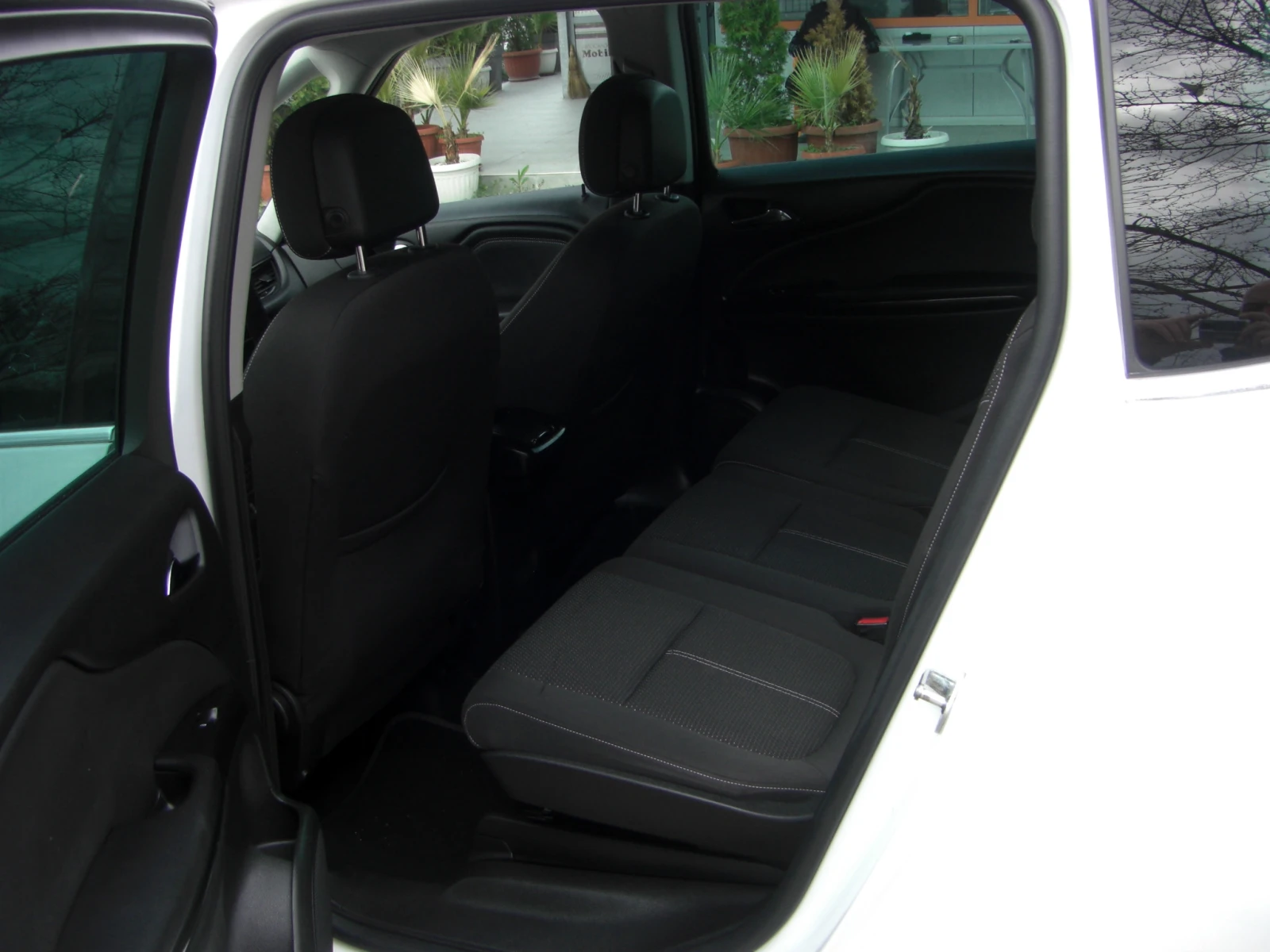 Opel Zafira 1.6cdti NAVI DISTANS LED 7MECTA, снимка 13 - Автомобили и джипове - 54107142