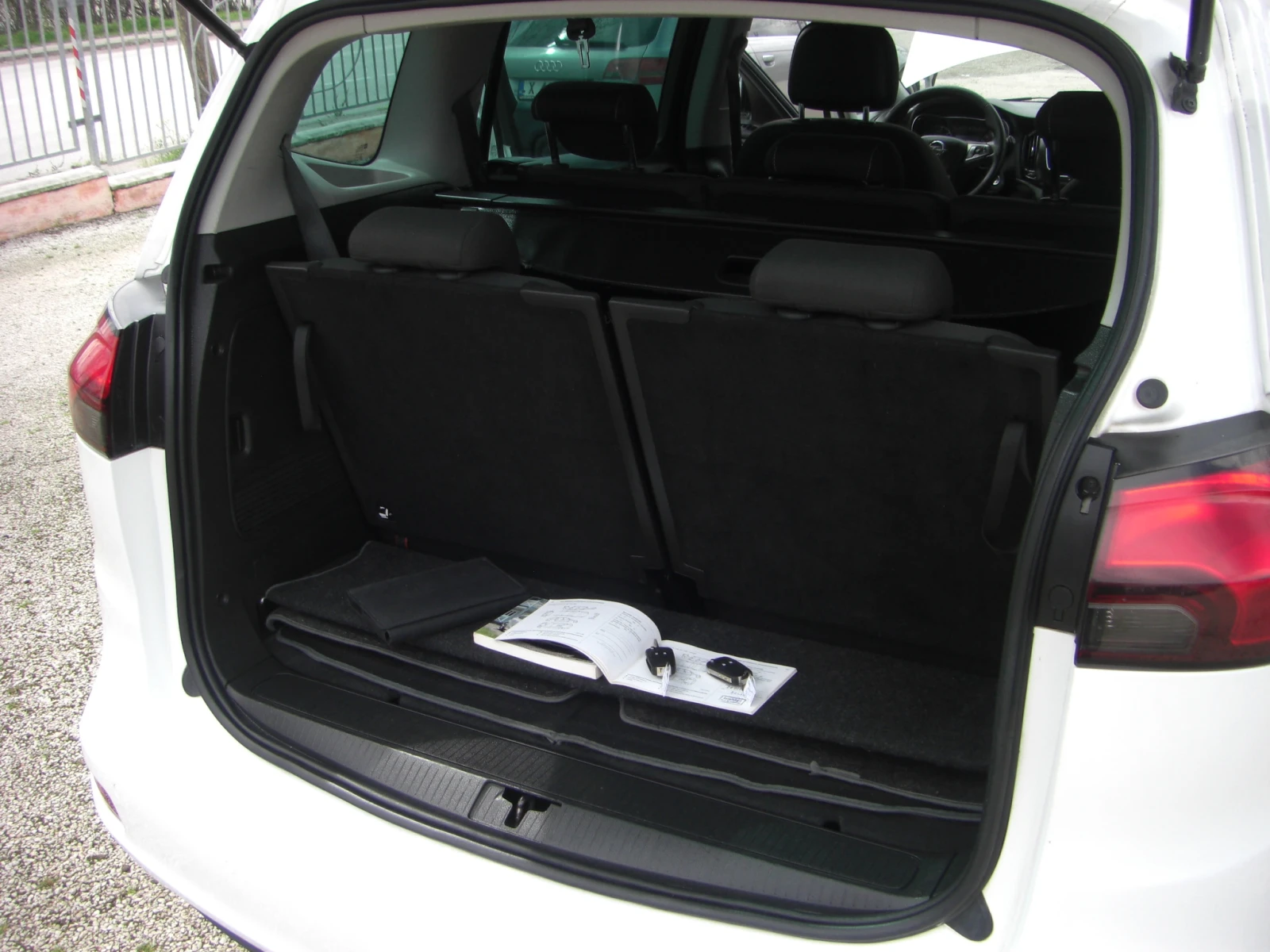 Opel Zafira 1.6cdti NAVI DISTANS LED 7MECTA, снимка 16 - Автомобили и джипове - 54107142