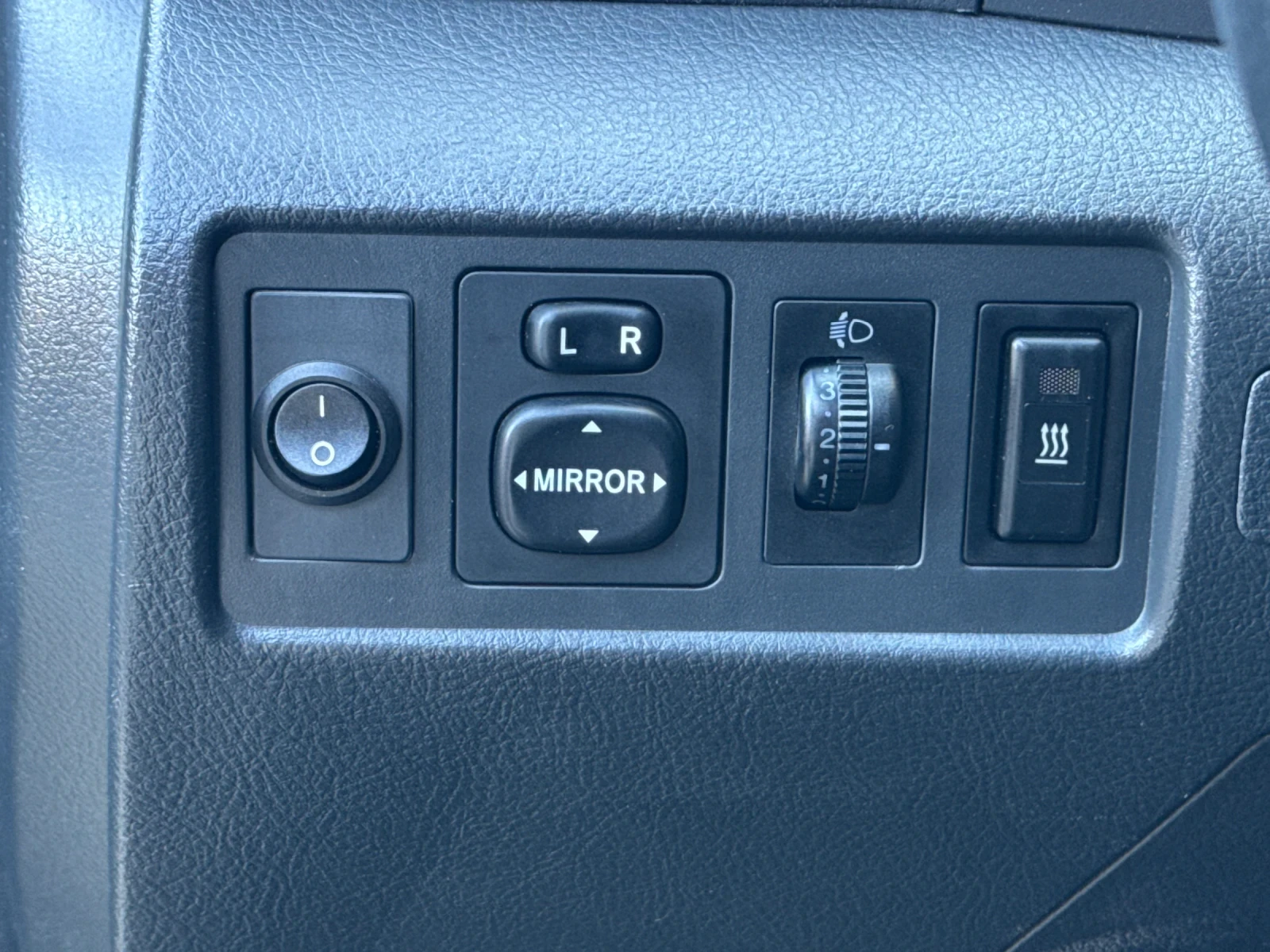 Toyota Corolla verso 2.2 D4D / Регистрирана , снимка 14 - Автомобили и джипове - 54139999