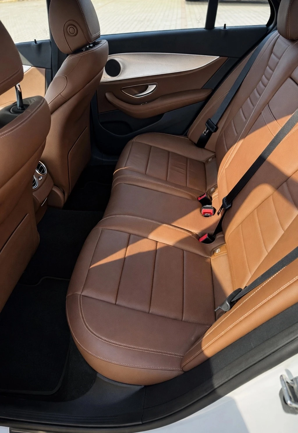 Mercedes-Benz E 200 d 4MATIC, снимка 8 - Автомобили и джипове - 54270416