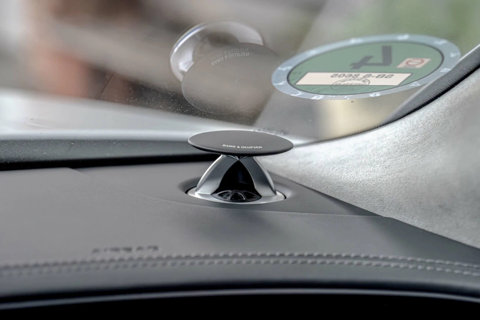 Audi S8 Plus/Bang&Olufsen/Exclusive/HuD/Камера 360/Карбон/, снимка 14 - Автомобили и джипове - 54655992