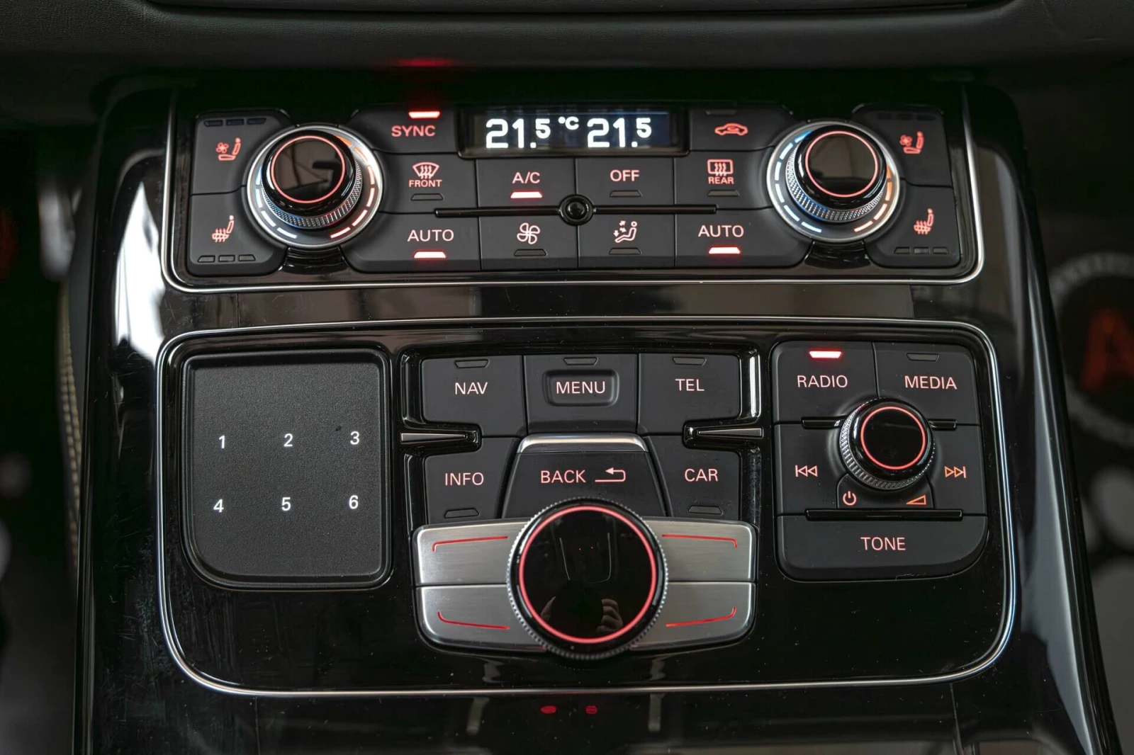 Audi S8 Plus/Bang&Olufsen/Exclusive/HuD/Камера 360/Карбон/, снимка 12 - Автомобили и джипове - 54655992