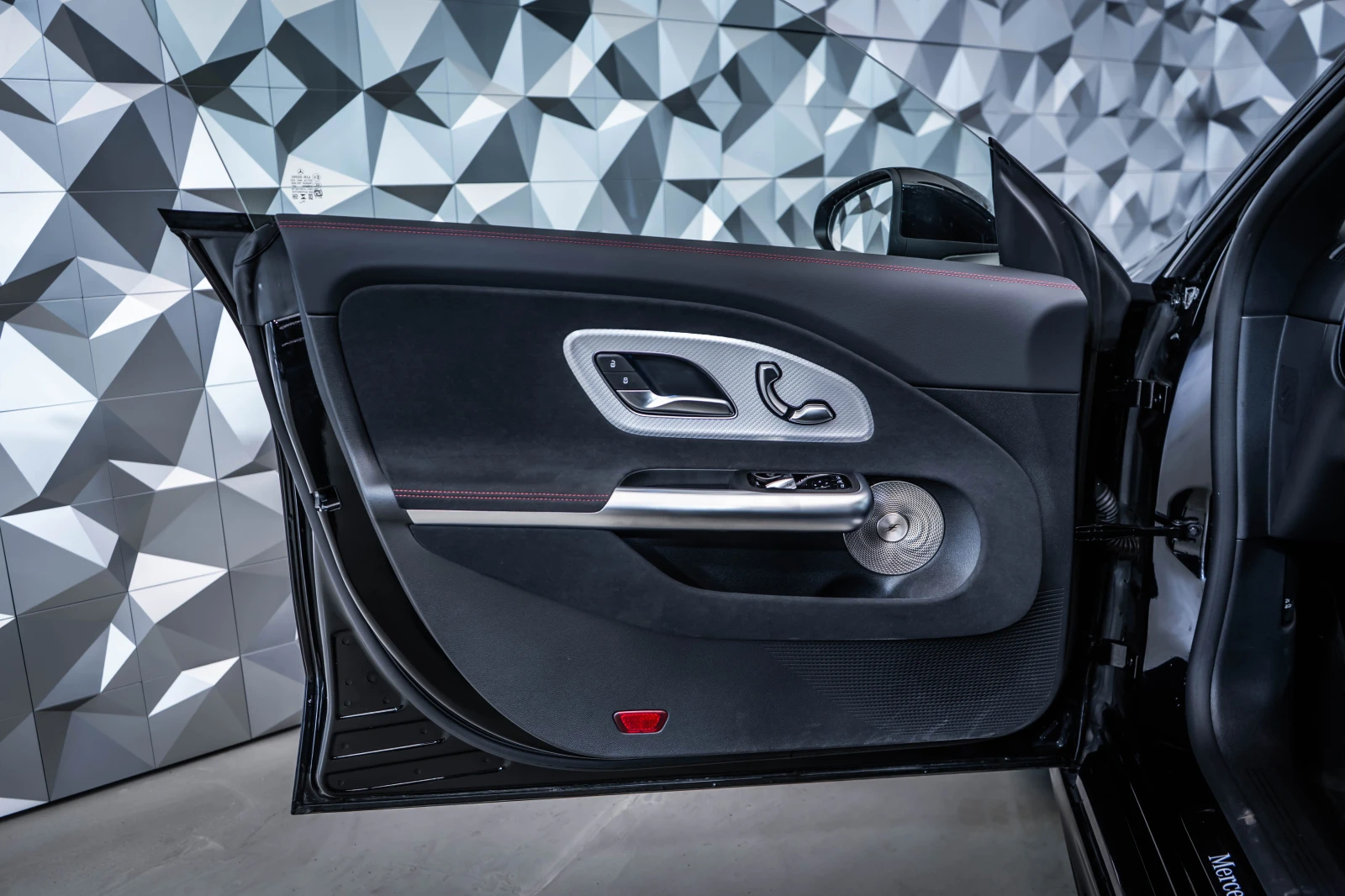 Mercedes-Benz CLA 350 4M AMG* HuD* 360* , снимка 7 - Автомобили и джипове - 55134691