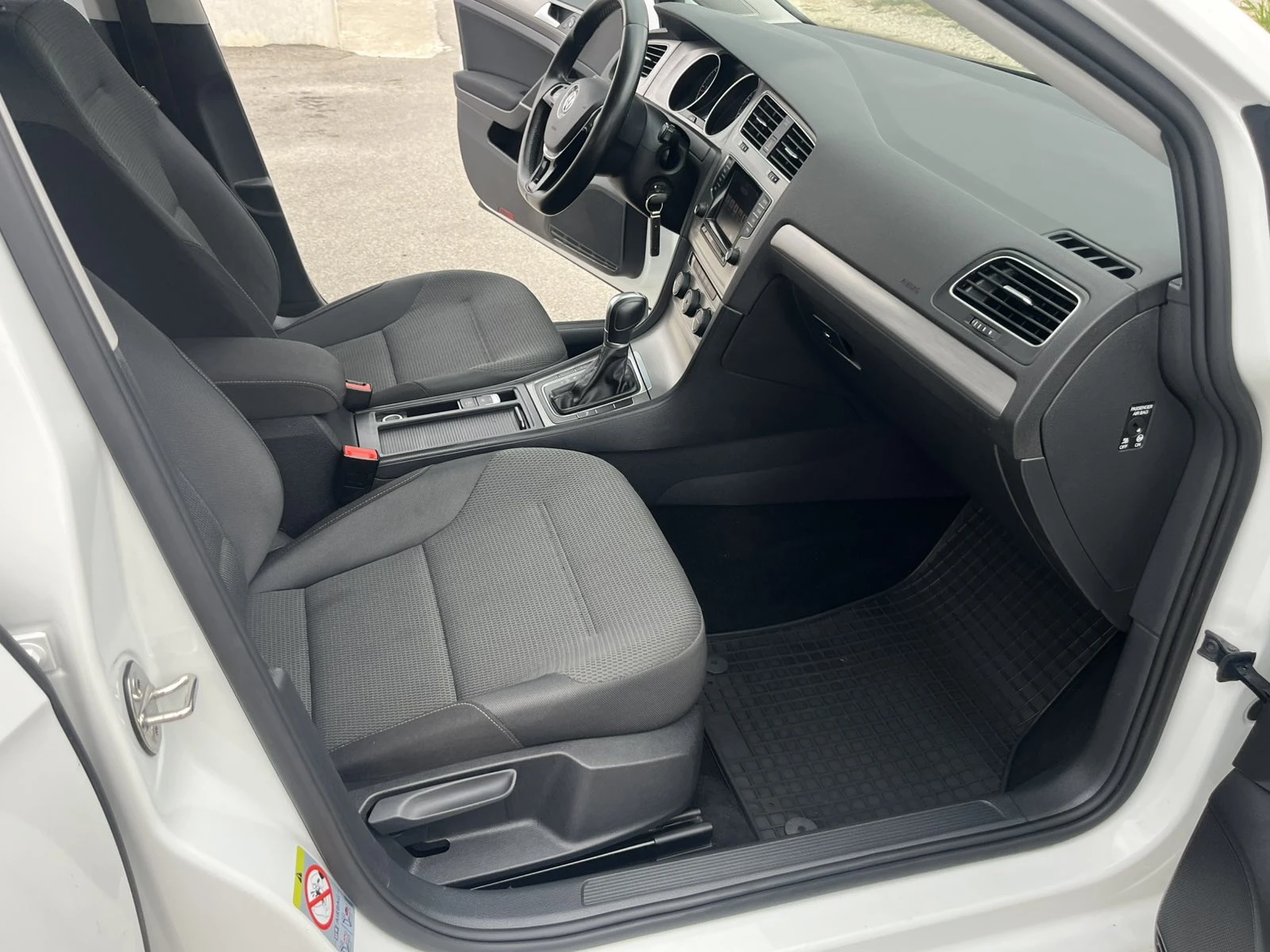 VW Golf 1.6TDI 105кс. EURO 5 DSG КЛИМАТРОНИК АВТОПИЛОT, снимка 11 - Автомобили и джипове - 55404934