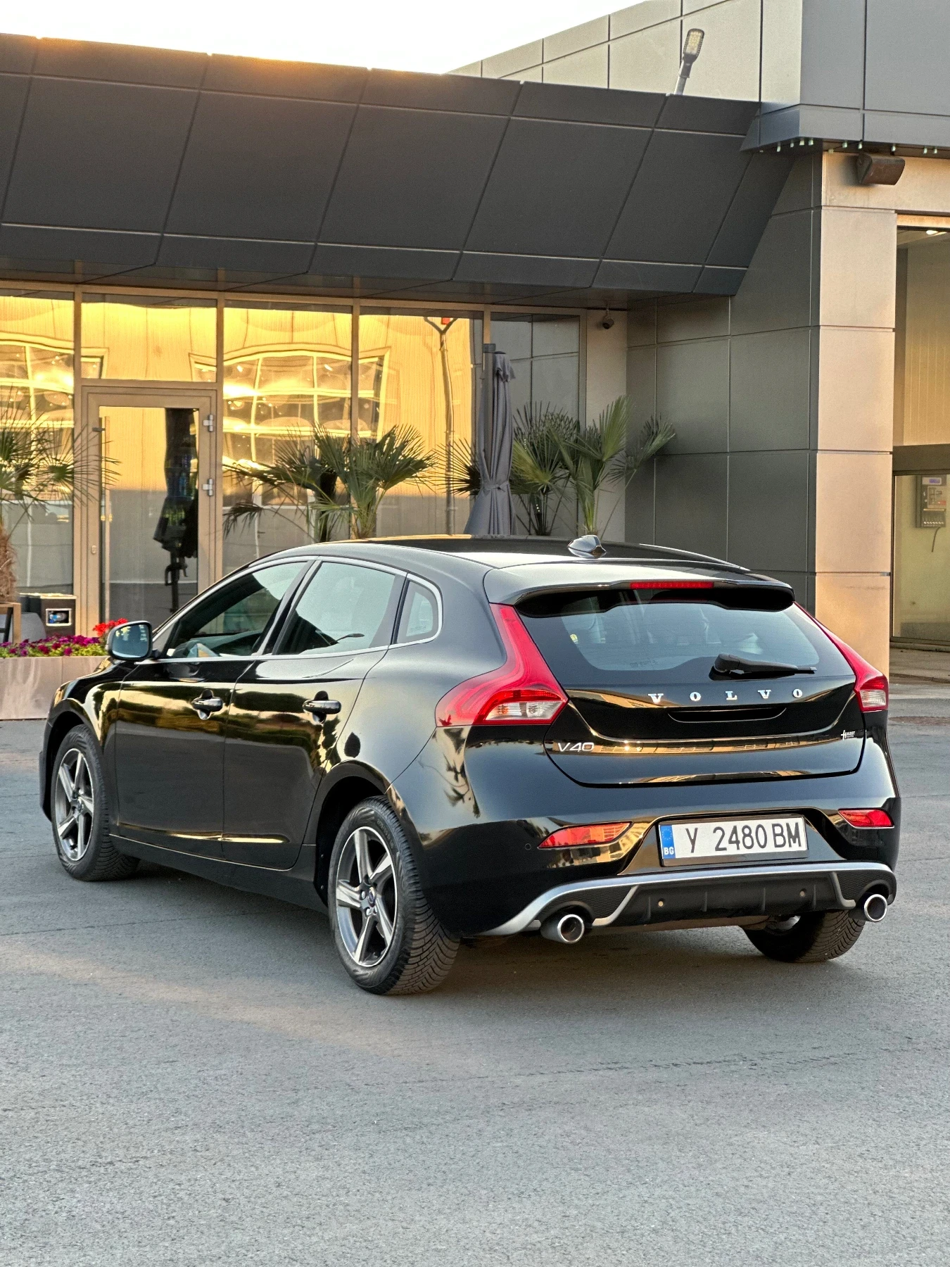 Volvo V40 2.0 R-Design , снимка 3 - Автомобили и джипове - 55468212