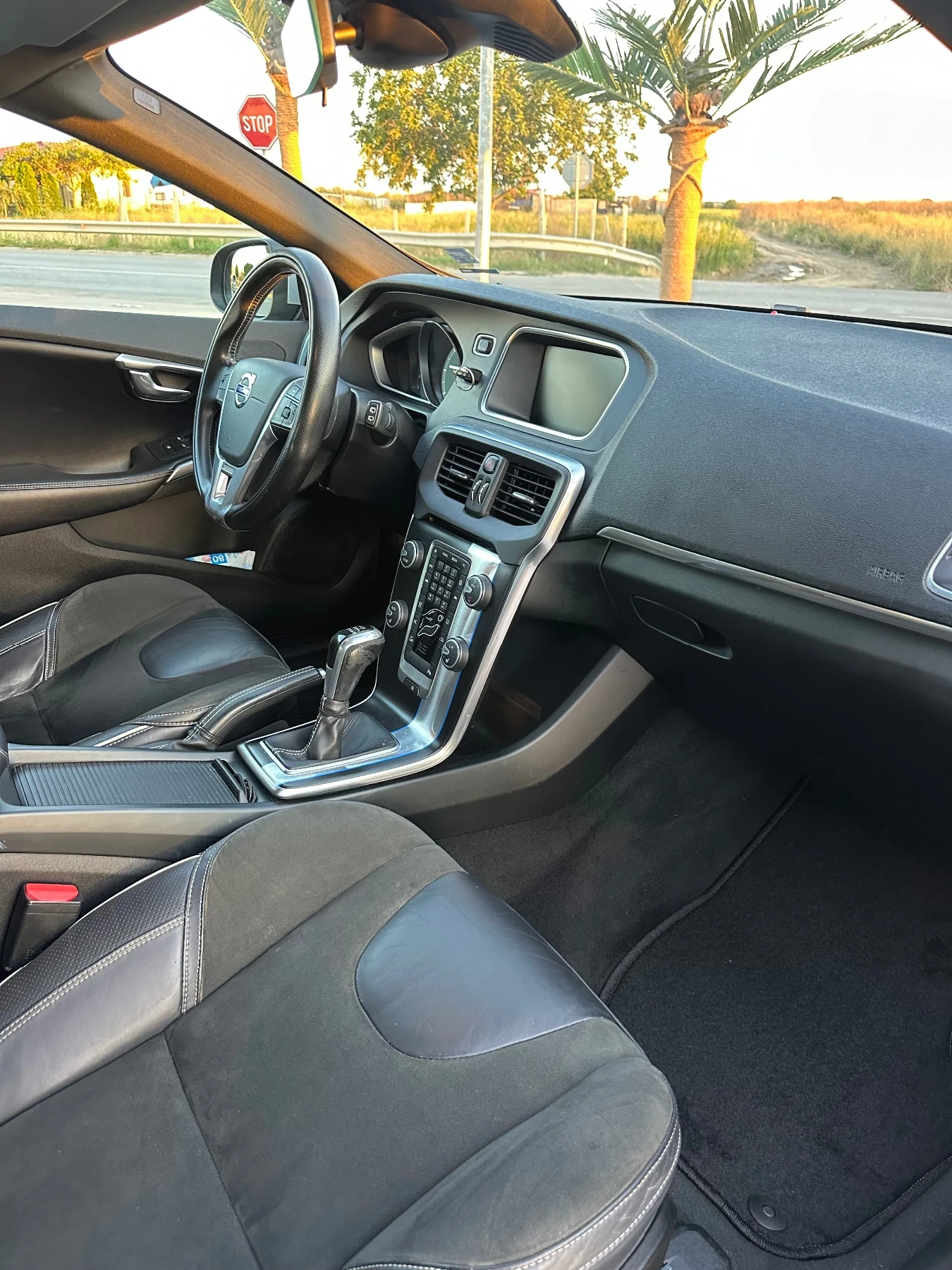 Volvo V40 2.0 R-Design , снимка 7 - Автомобили и джипове - 55468212